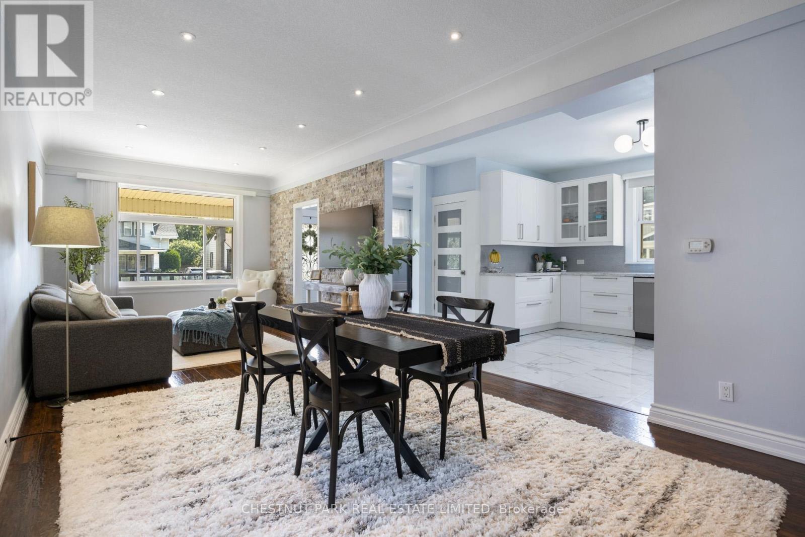 11 Fairview Road, Grimsby (Grimsby Beach), Ontario  L3M 3L1 - Photo 15 - X12496202