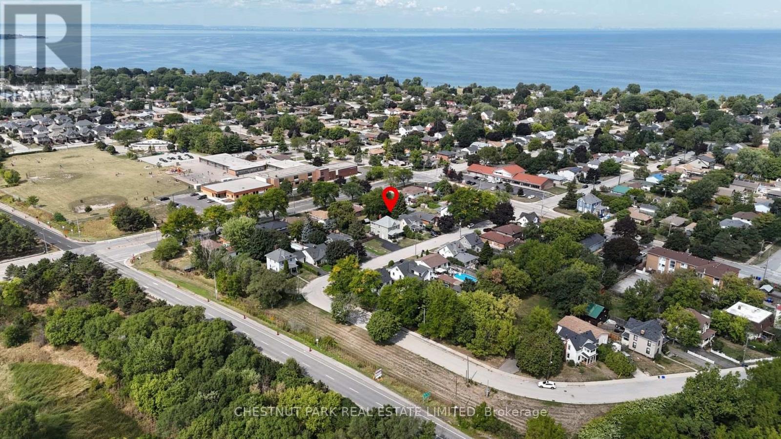 11 Fairview Road, Grimsby (Grimsby Beach), Ontario  L3M 3L1 - Photo 2 - X12496202