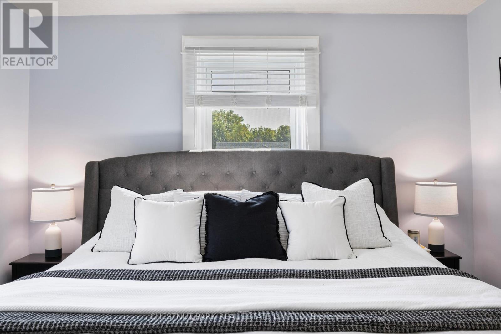 11 Fairview Road, Grimsby (Grimsby Beach), Ontario  L3M 3L1 - Photo 24 - X12496202