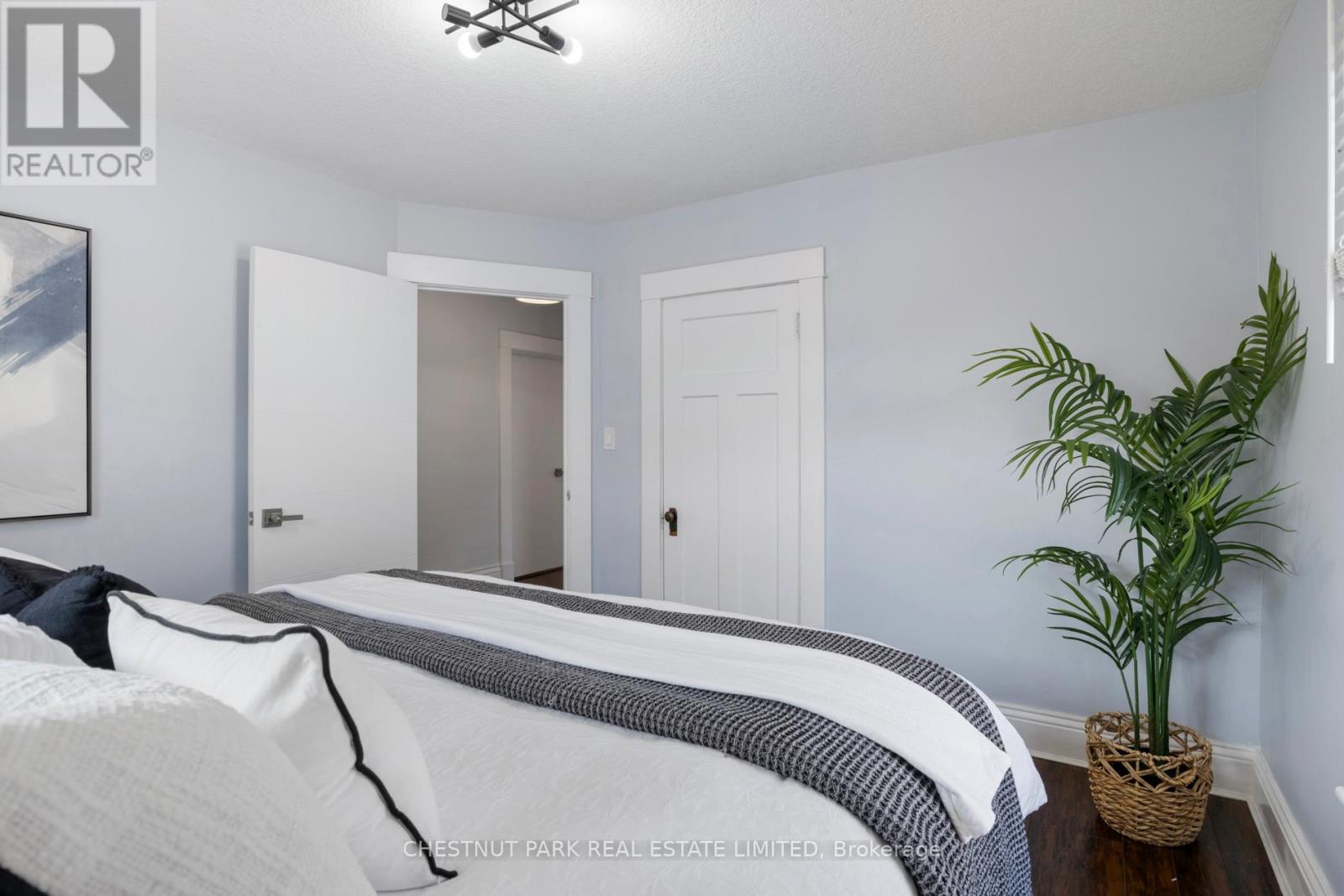 11 Fairview Road, Grimsby (Grimsby Beach), Ontario  L3M 3L1 - Photo 25 - X12496202