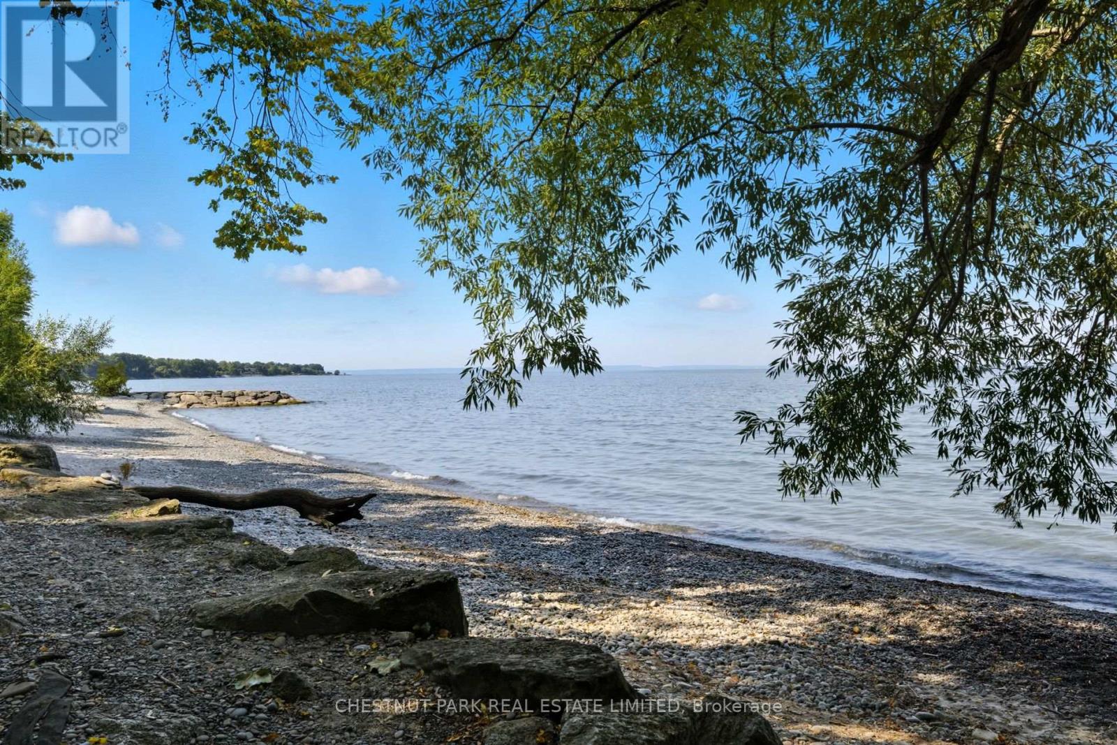 11 Fairview Road, Grimsby (Grimsby Beach), Ontario  L3M 3L1 - Photo 3 - X12496202