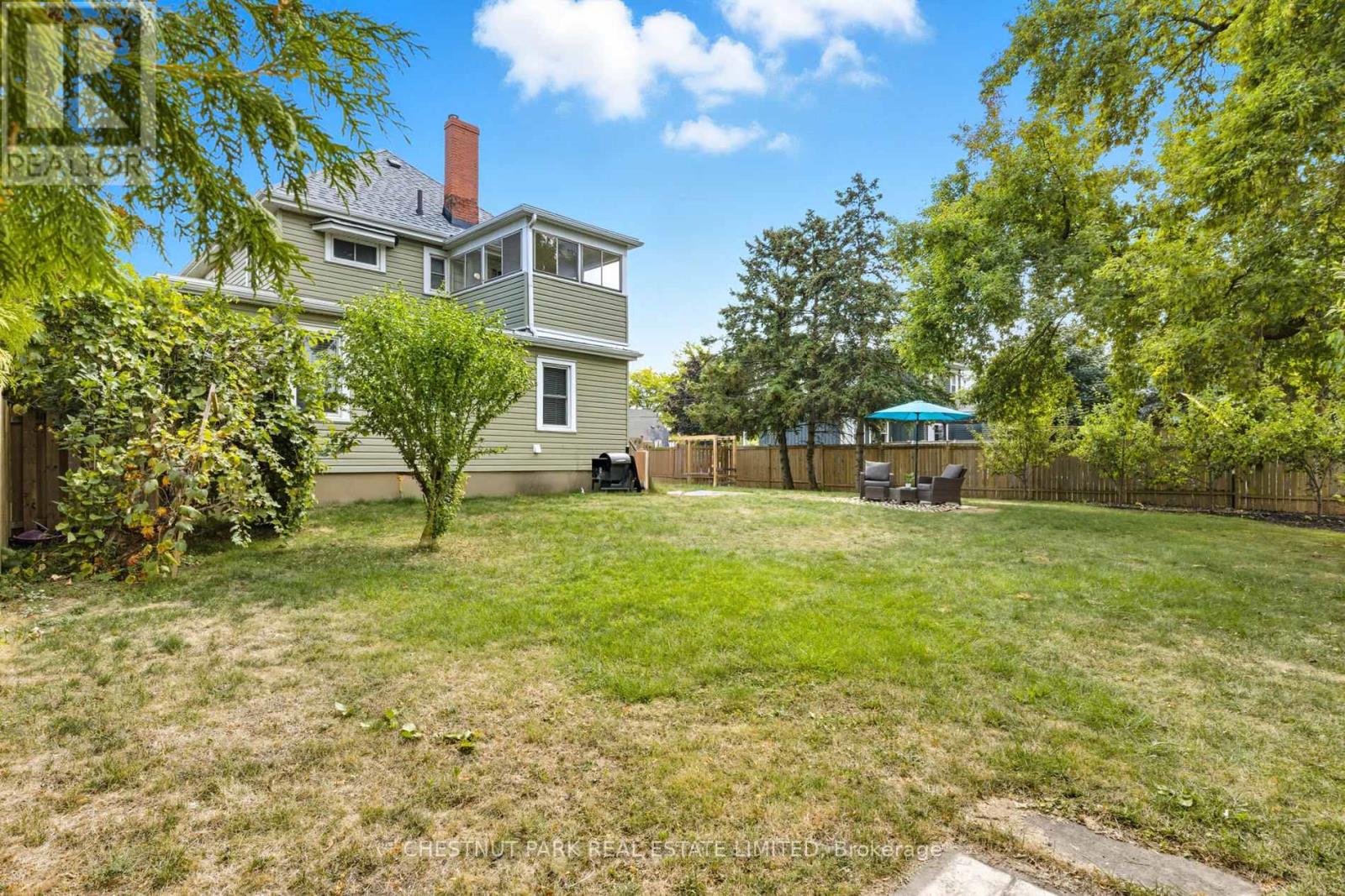 11 Fairview Road, Grimsby (Grimsby Beach), Ontario  L3M 3L1 - Photo 35 - X12496202