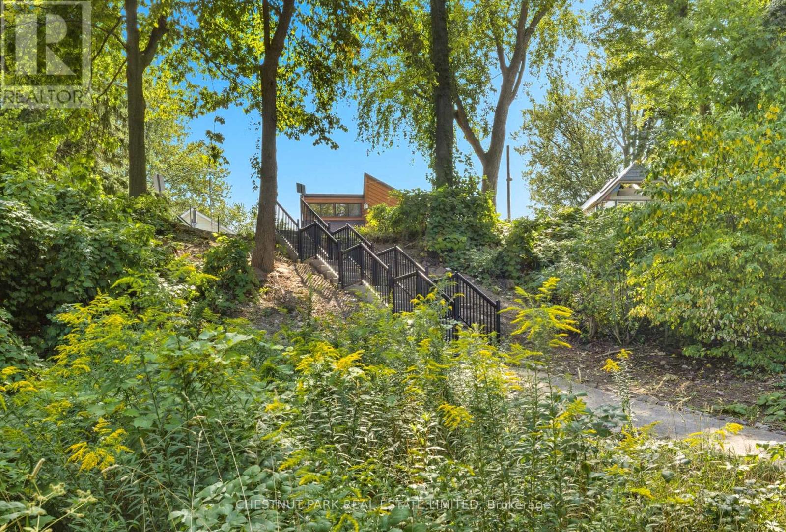 11 Fairview Road, Grimsby (Grimsby Beach), Ontario  L3M 3L1 - Photo 39 - X12496202