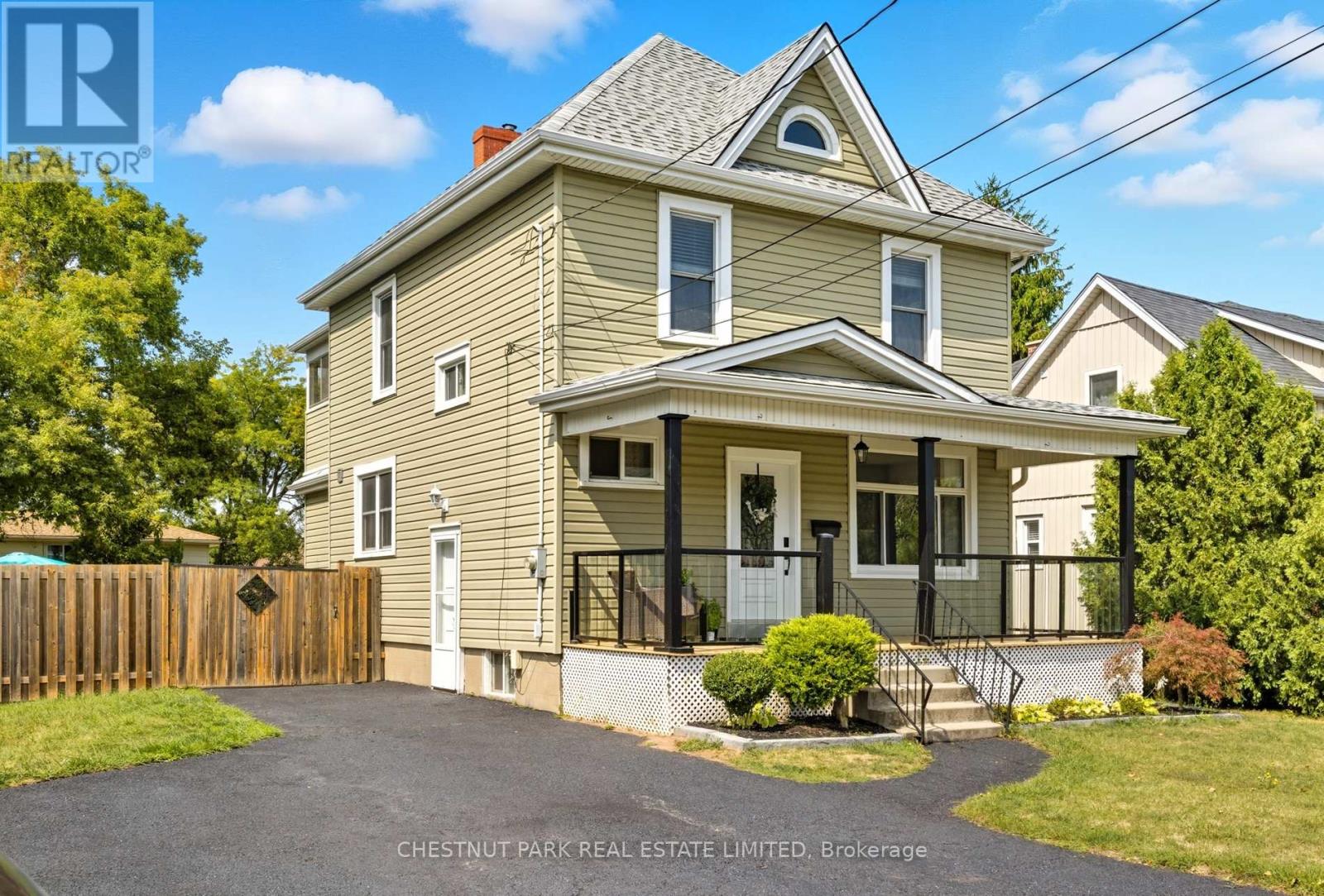 11 Fairview Road, Grimsby (Grimsby Beach), Ontario  L3M 3L1 - Photo 6 - X12496202