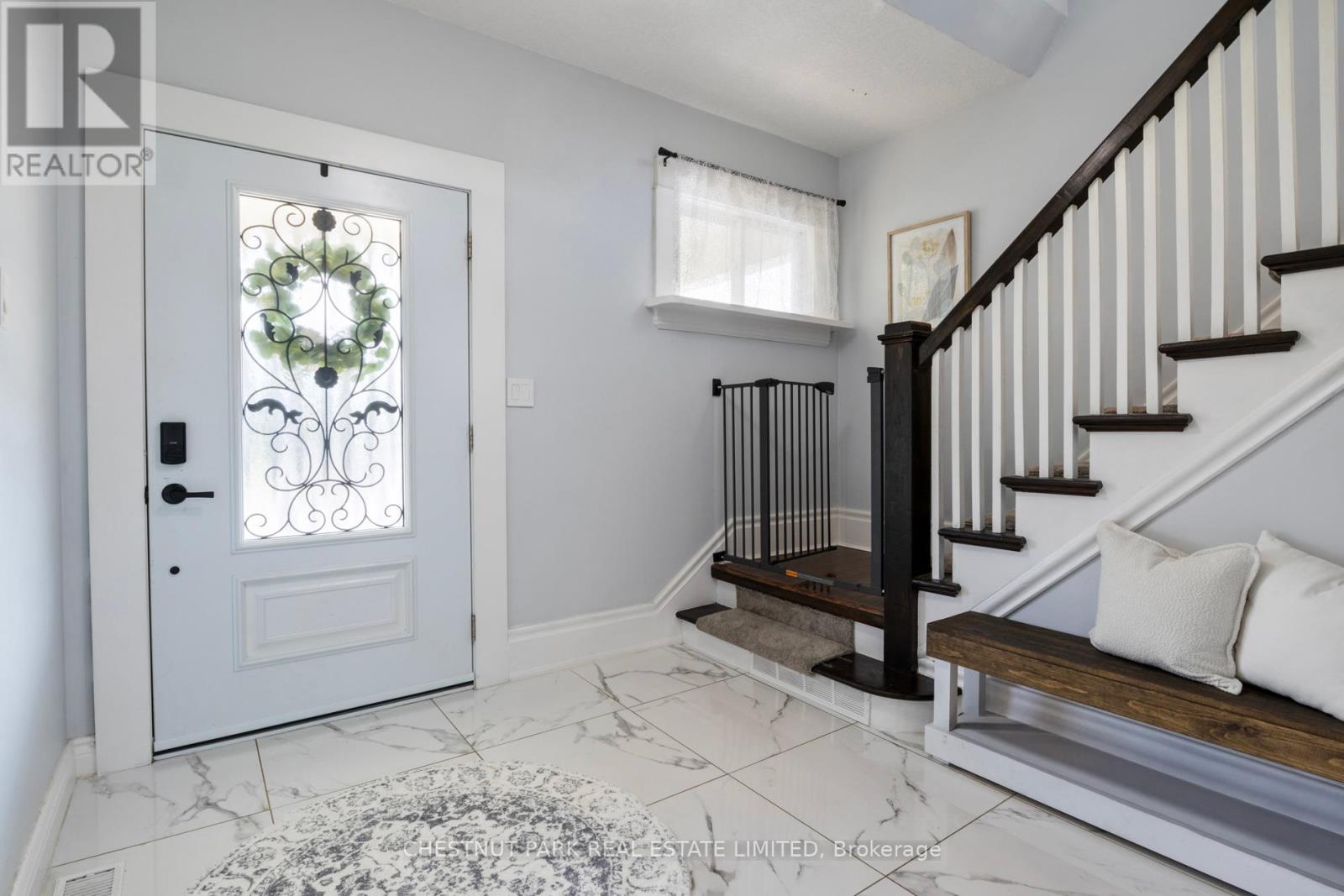 11 Fairview Road, Grimsby (Grimsby Beach), Ontario  L3M 3L1 - Photo 8 - X12496202