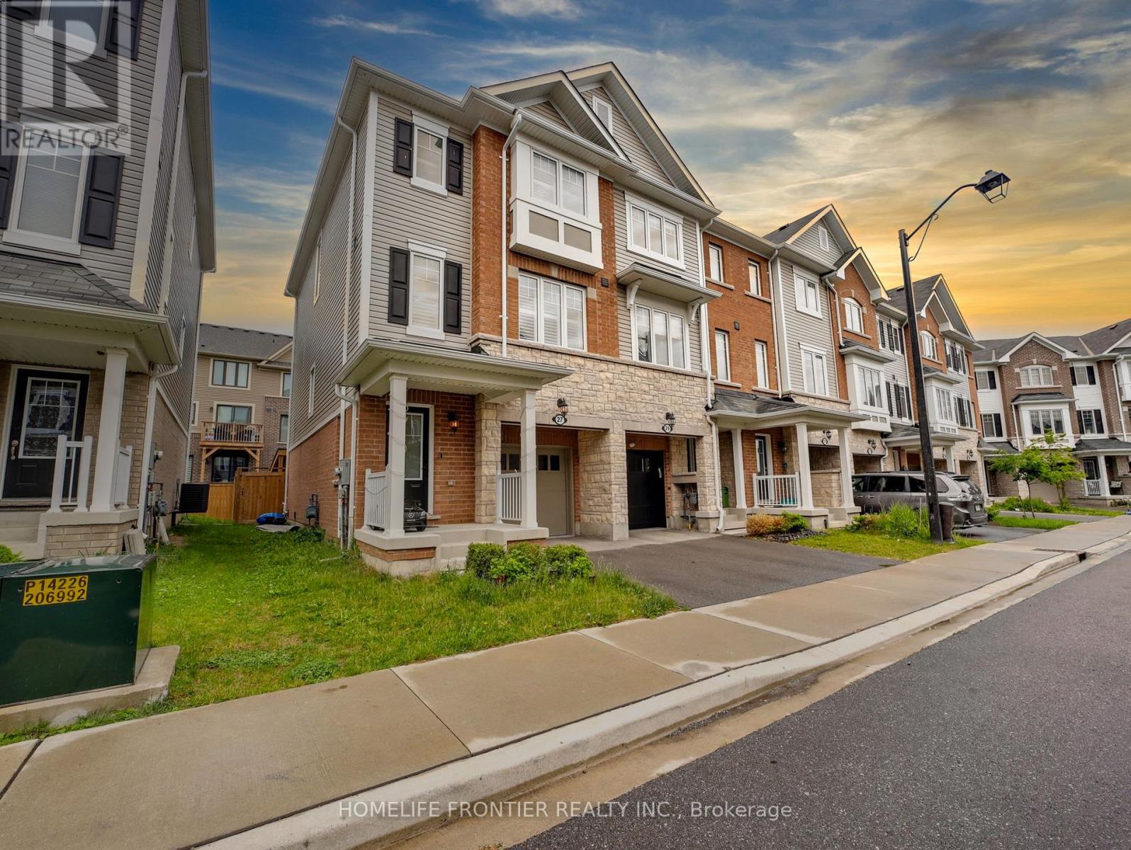 27 Rapids Lane, Hamilton (Vincent), Ontario  L8K 5J3 - Photo 1 - X12496204