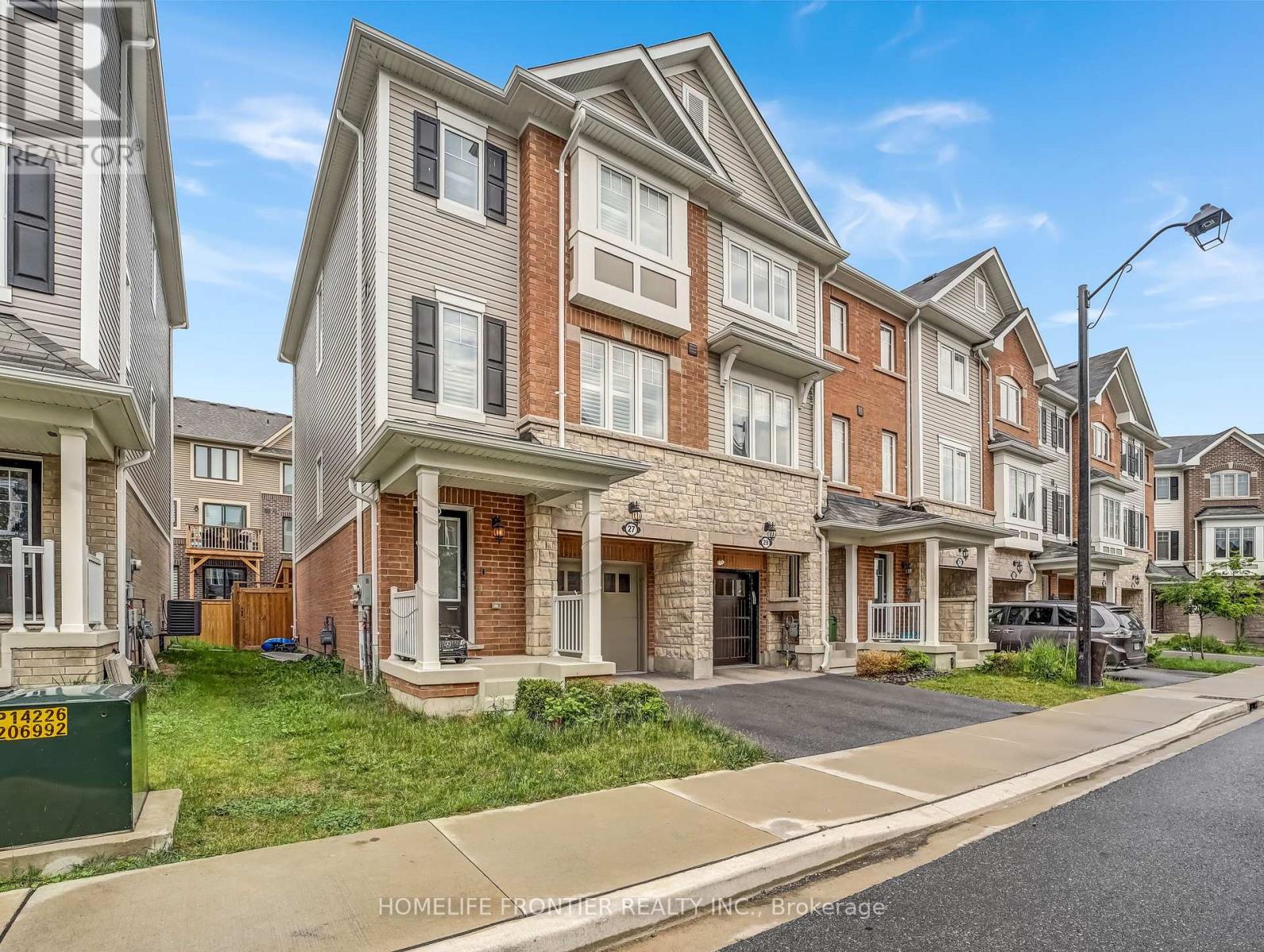 27 Rapids Lane, Hamilton (Vincent), Ontario  L8K 5J3 - Photo 3 - X12496204