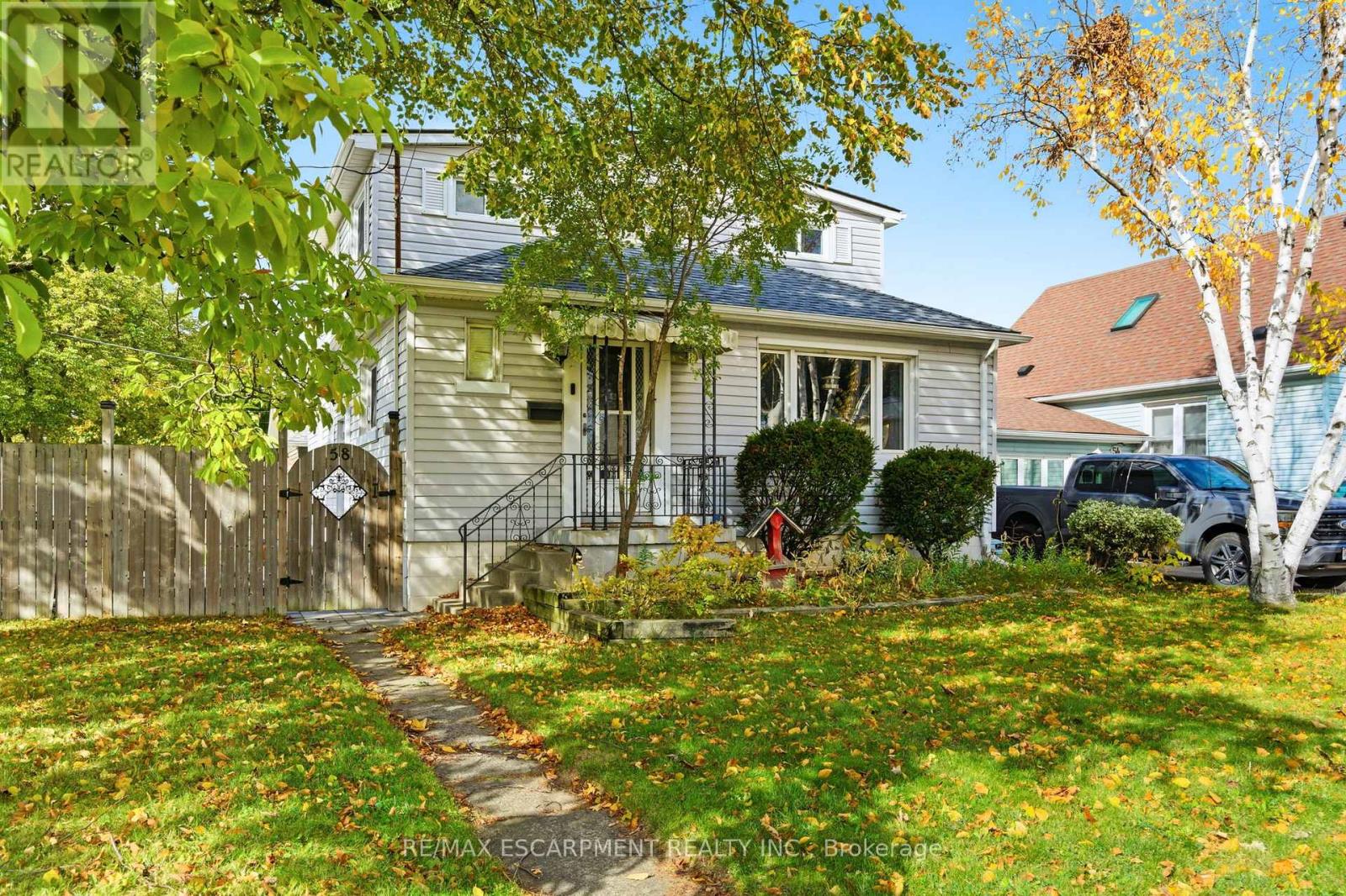 58 Seven Oaks Drive, Hamilton (Hill Park), Ontario  L9A 4E2 - Photo 2 - X12496214