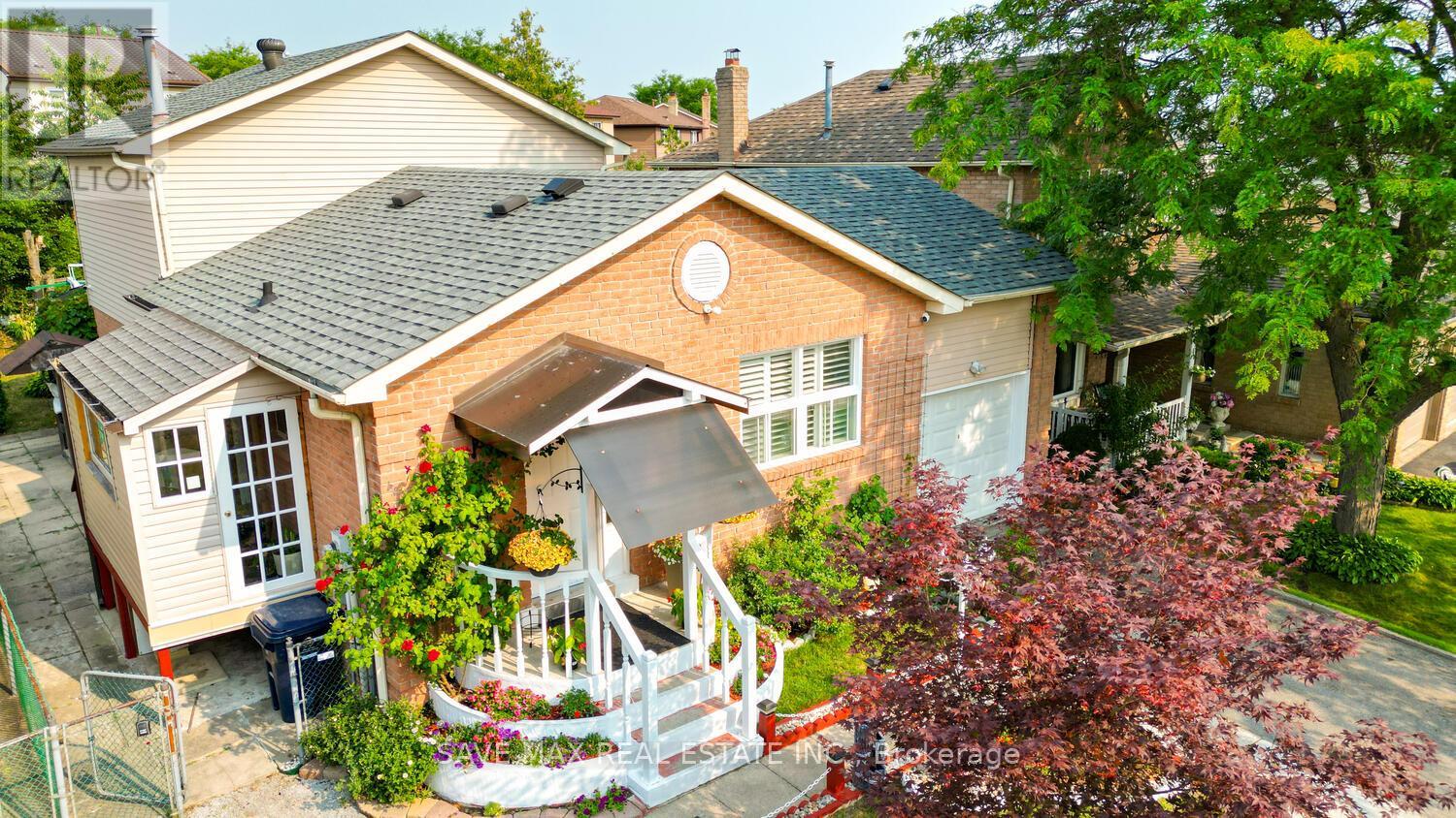 26 Fawcett Trail, Toronto (Malvern), Ontario  M1B 3B3 - Photo 2 - E12496234