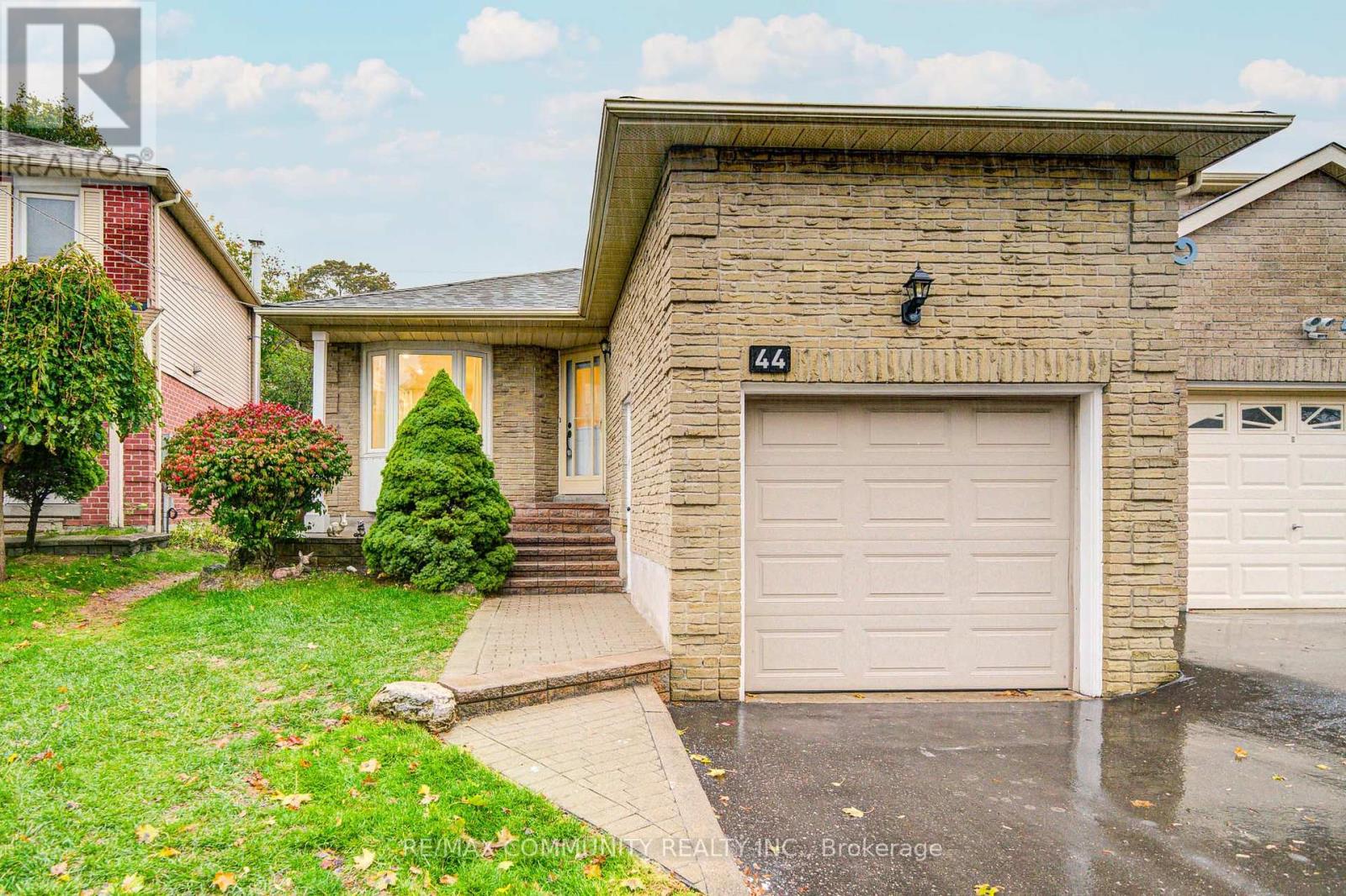 44 Angus Drive, Ajax (Central), Ontario  L1S 5C3 - Photo 4 - E12496268