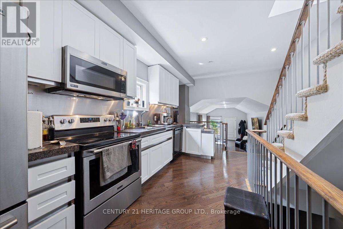 169 King Edward Avenue, Toronto (Woodbine-Lumsden), Ontario  M4C 5J7 - Photo 12 - E12496284