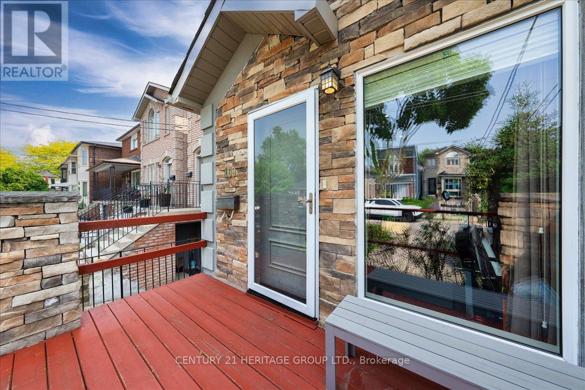 169 King Edward Avenue, Toronto (Woodbine-Lumsden), Ontario  M4C 5J7 - Photo 4 - E12496284