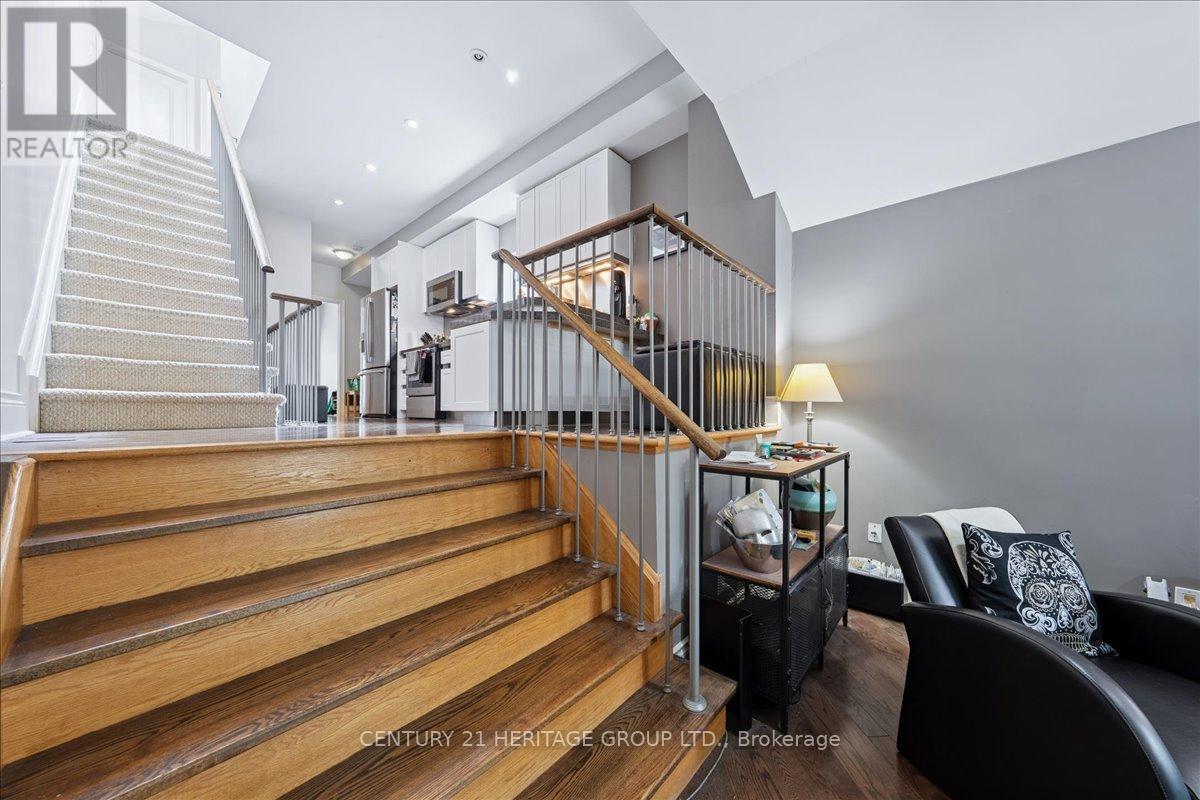 169 King Edward Avenue, Toronto (Woodbine-Lumsden), Ontario  M4C 5J7 - Photo 8 - E12496284