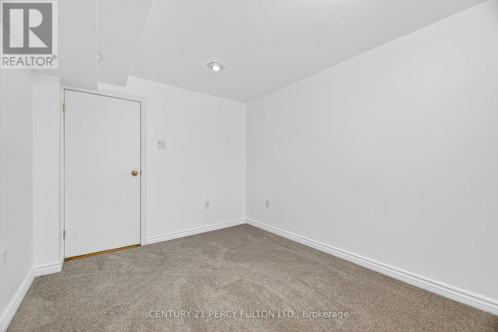 98 Granger Avenue, Toronto (Kennedy Park), Ontario  M1K 3L3 - Photo 4 - E12496356