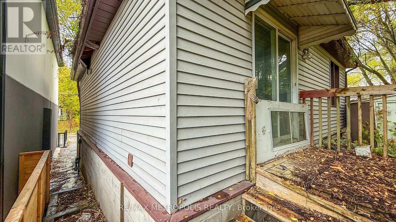 143 Kalmar Avenue, Toronto (Birchcliffe-Cliffside), Ontario  M1N 3G6 - Photo 12 - E12496384