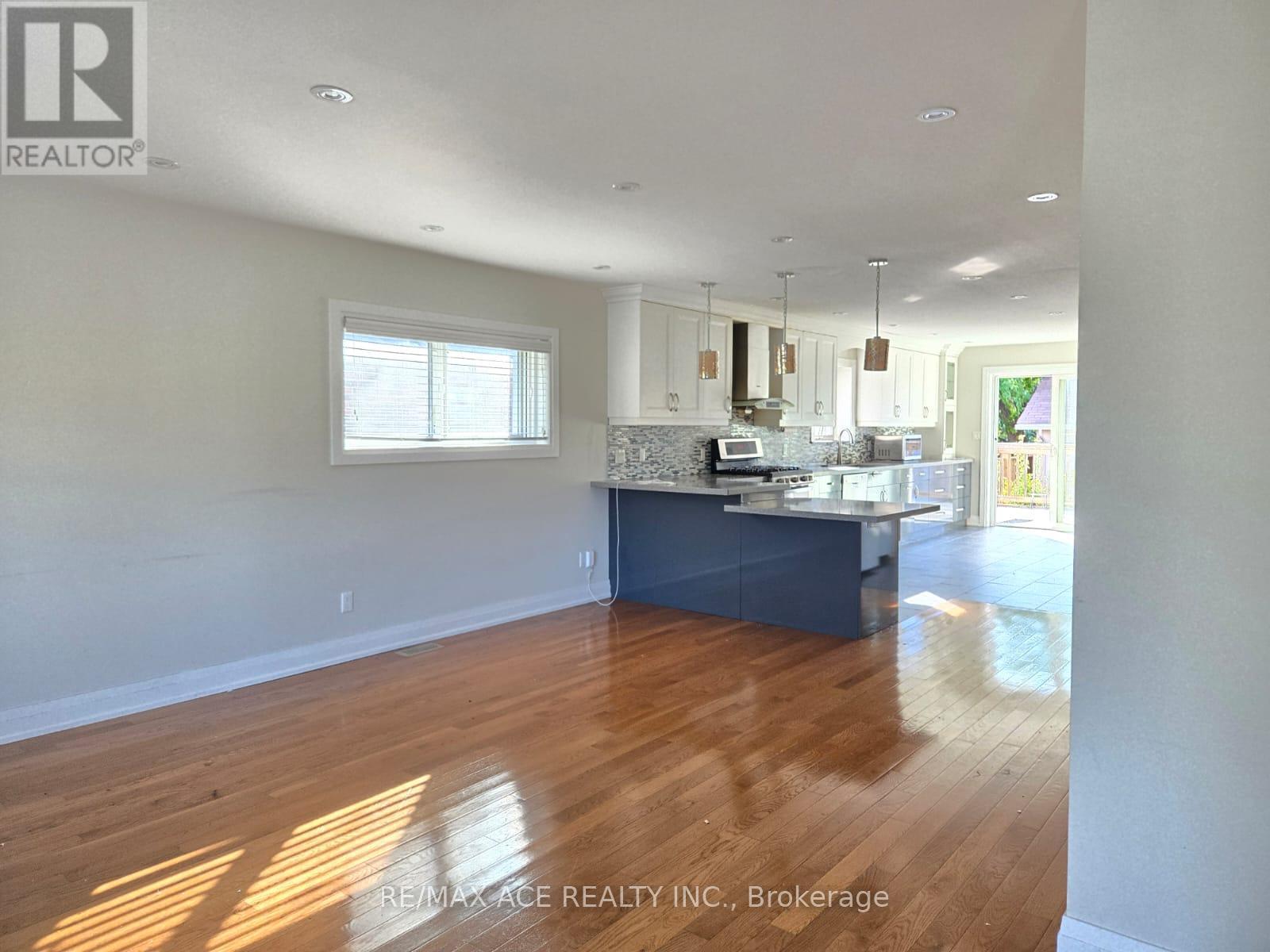 Main - 66 Portsdown Road, Toronto, Ontario  M1P 1V1 - Photo 2 - E12496404