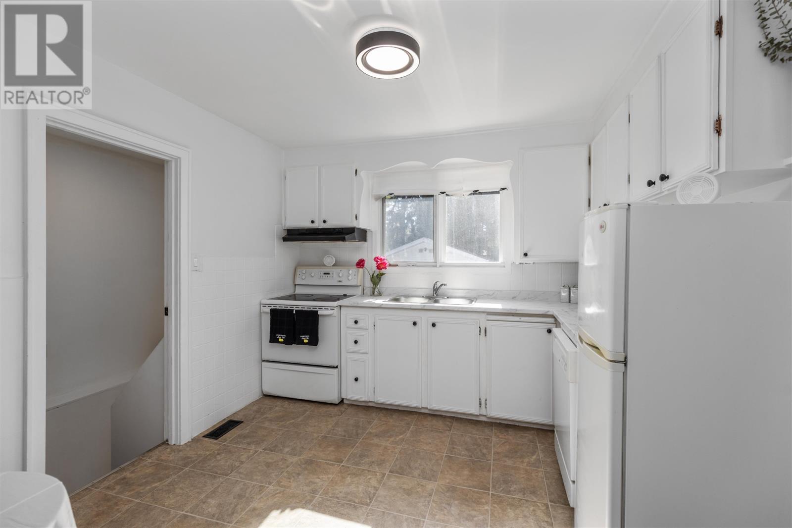 1579 Queen St E, Sault Ste. Marie, Ontario  P6A 2G5 - Photo 11 - SM252899