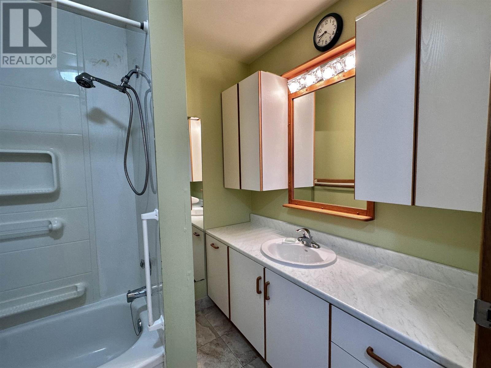 71 Lawrence Ave, Elliot Lake, Ontario  P5A 3R1 - Photo 14 - SM252101