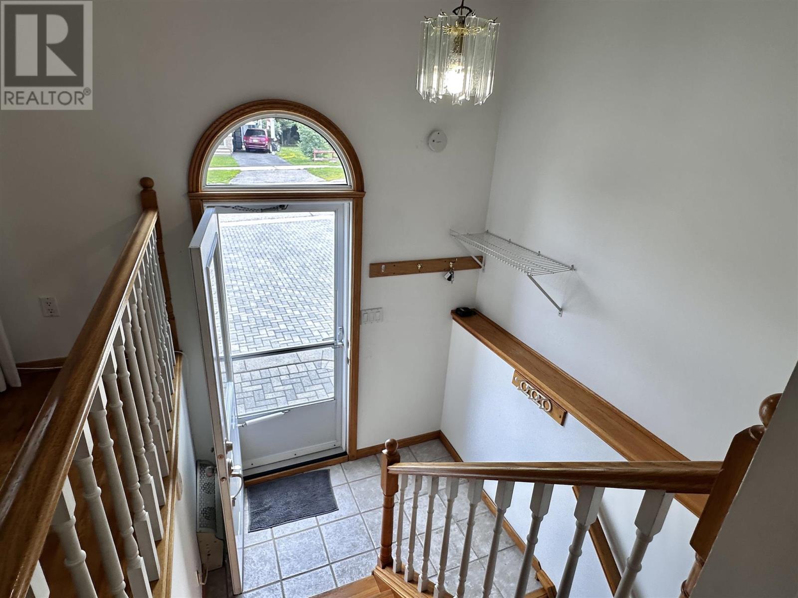 71 Lawrence Ave, Elliot Lake, Ontario  P5A 3R1 - Photo 2 - SM252101