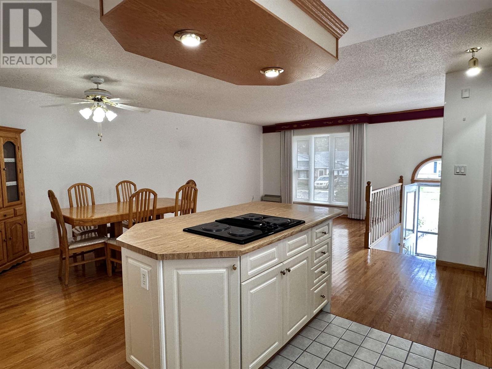 71 Lawrence Ave, Elliot Lake, Ontario  P5A 3R1 - Photo 4 - SM252101