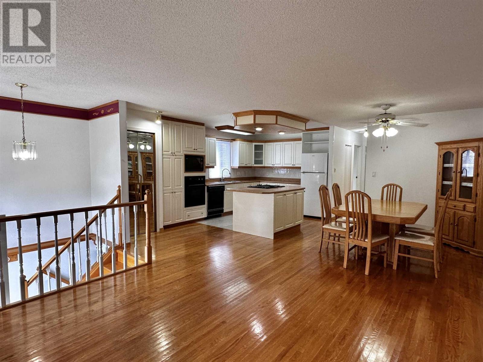 71 Lawrence Ave, Elliot Lake, Ontario  P5A 3R1 - Photo 8 - SM252101