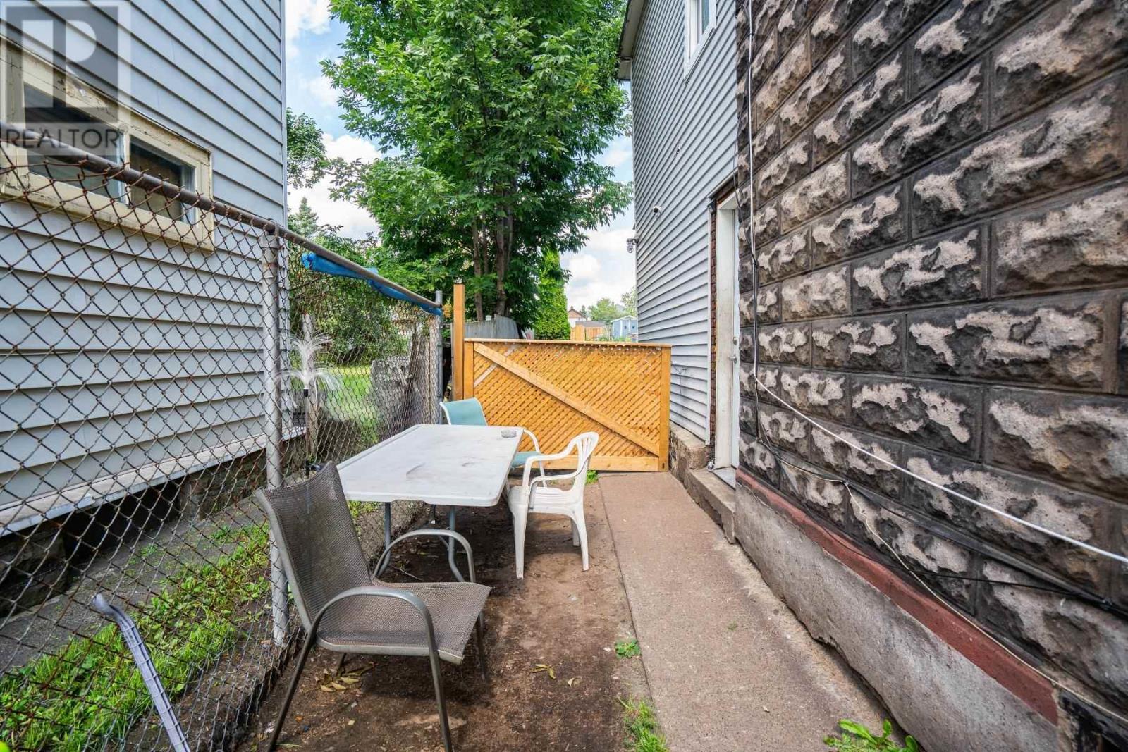 646 Queen St W, Sault Ste. Marie, Ontario P6A 1A9 - Photo 3 - SM252526