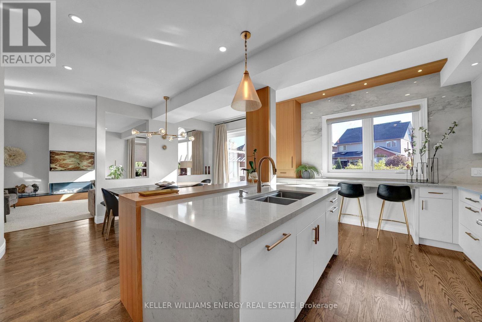 402 Bovin Avenue, Oshawa, Ontario  L1L 0C6 - Photo 3 - E12487550