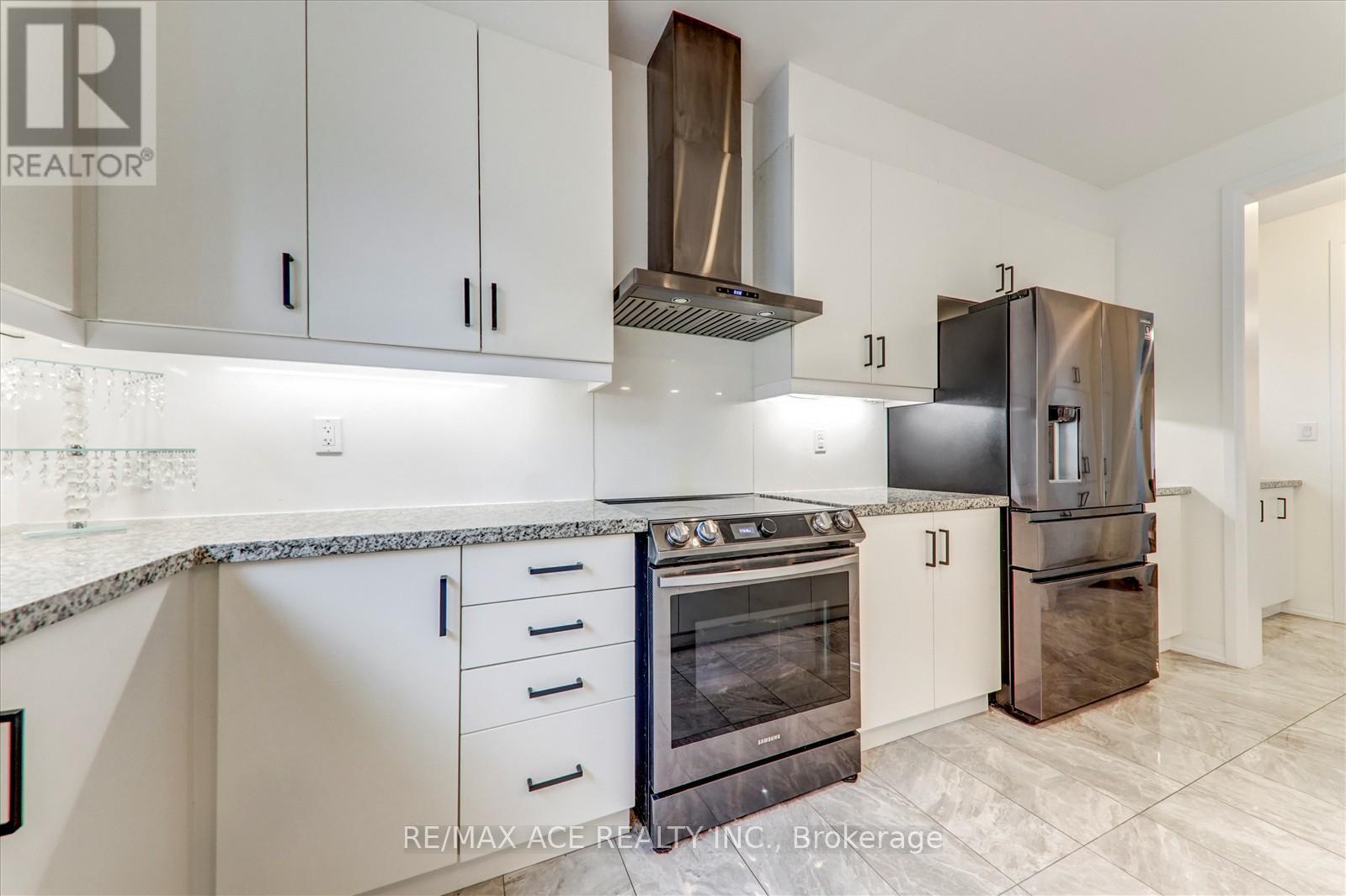 98 Markview Road, Whitchurch-Stouffville, Ontario  L4A 4W3 - Photo 13 - N12496246