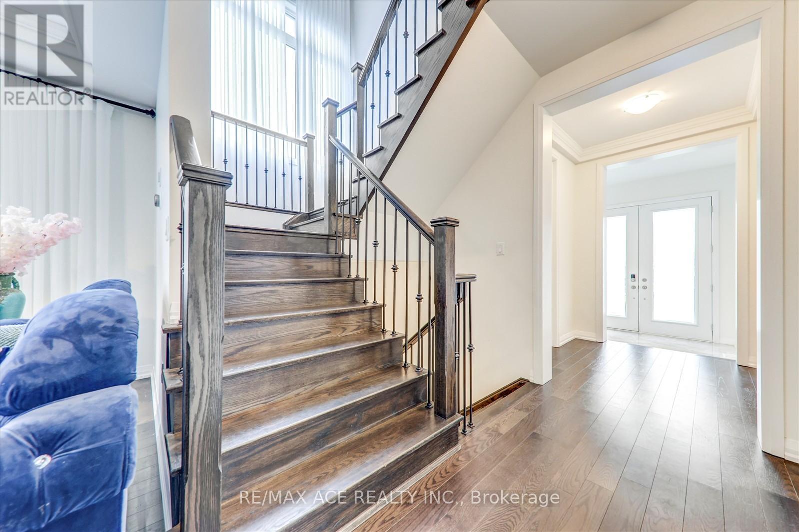 98 Markview Road, Whitchurch-Stouffville, Ontario  L4A 4W3 - Photo 7 - N12496246