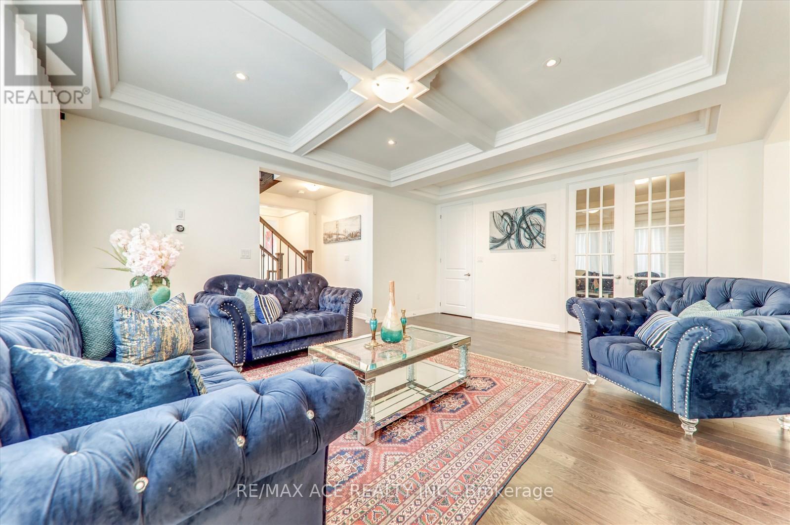 98 Markview Road, Whitchurch-Stouffville, Ontario  L4A 4W3 - Photo 8 - N12496246