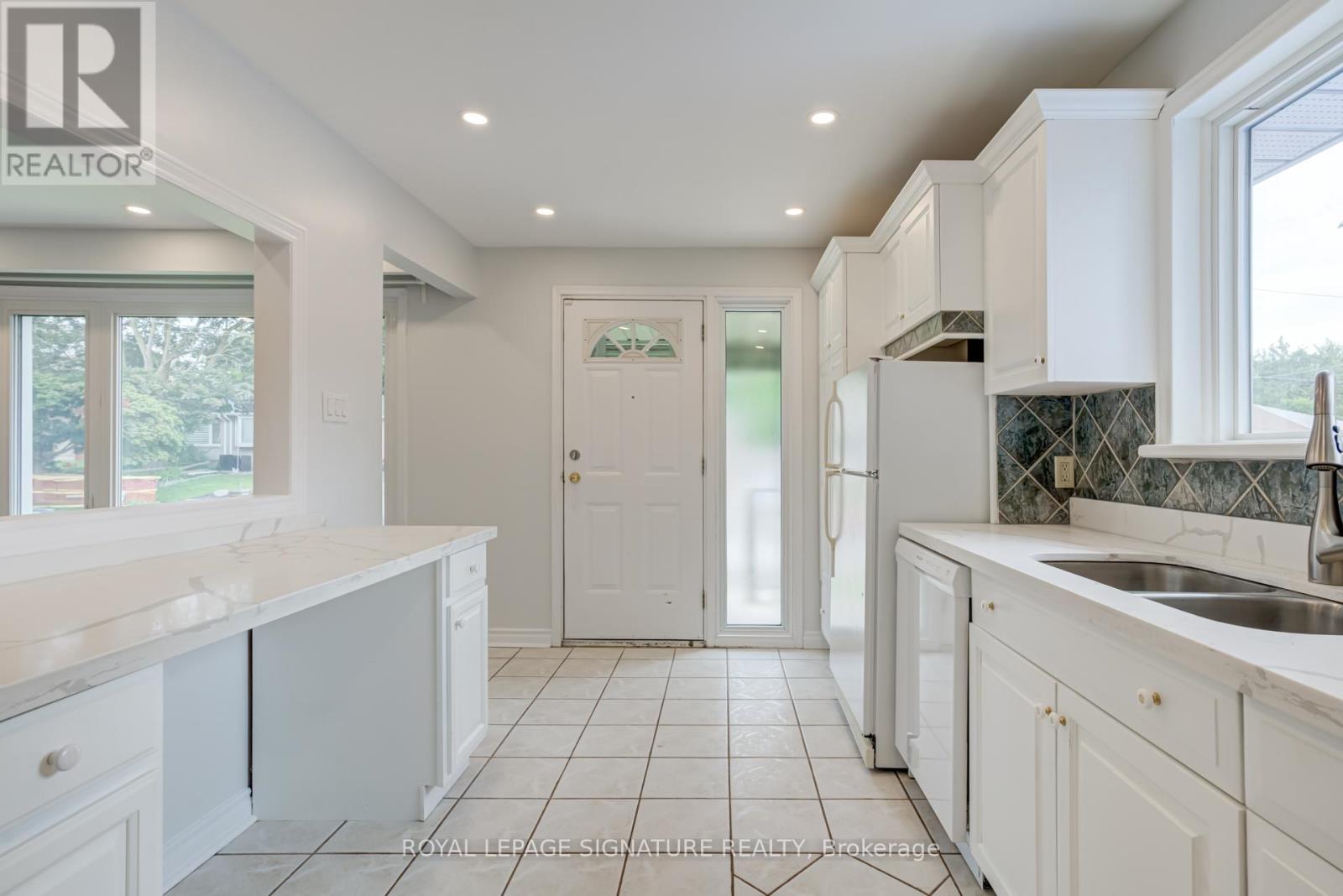 Main - 144 Willow Lane, Newmarket, Ontario  L3Y 4J3 - Photo 10 - N12496400