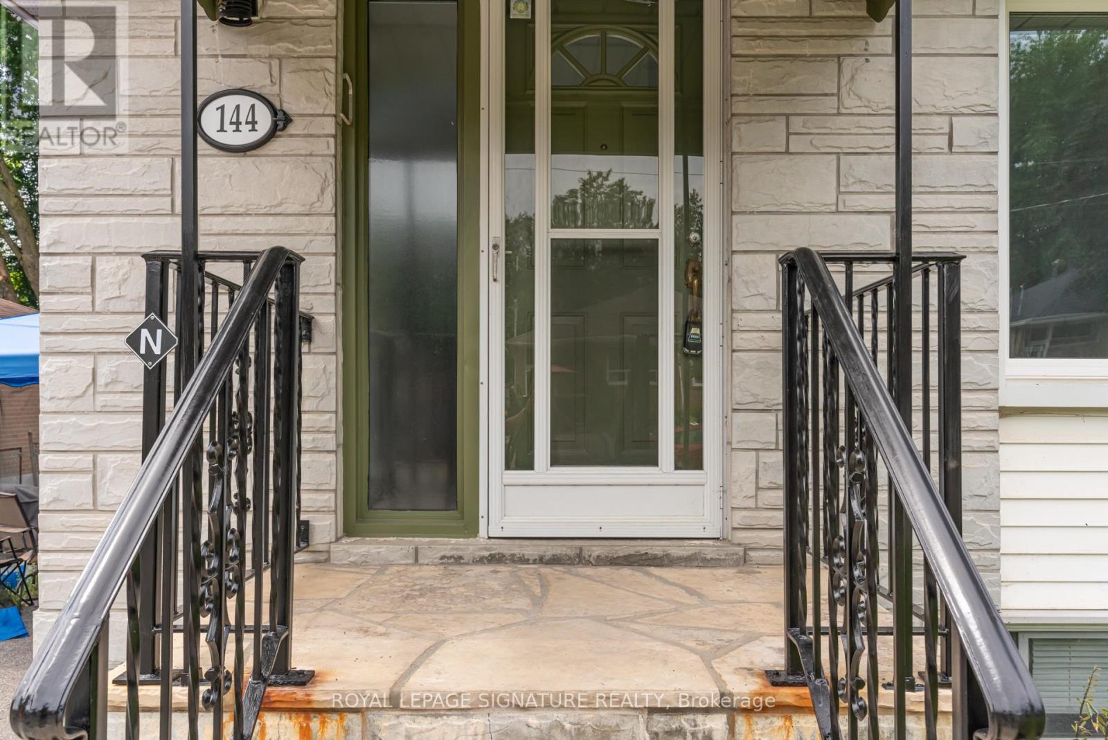 Main - 144 Willow Lane, Newmarket, Ontario  L3Y 4J3 - Photo 2 - N12496400