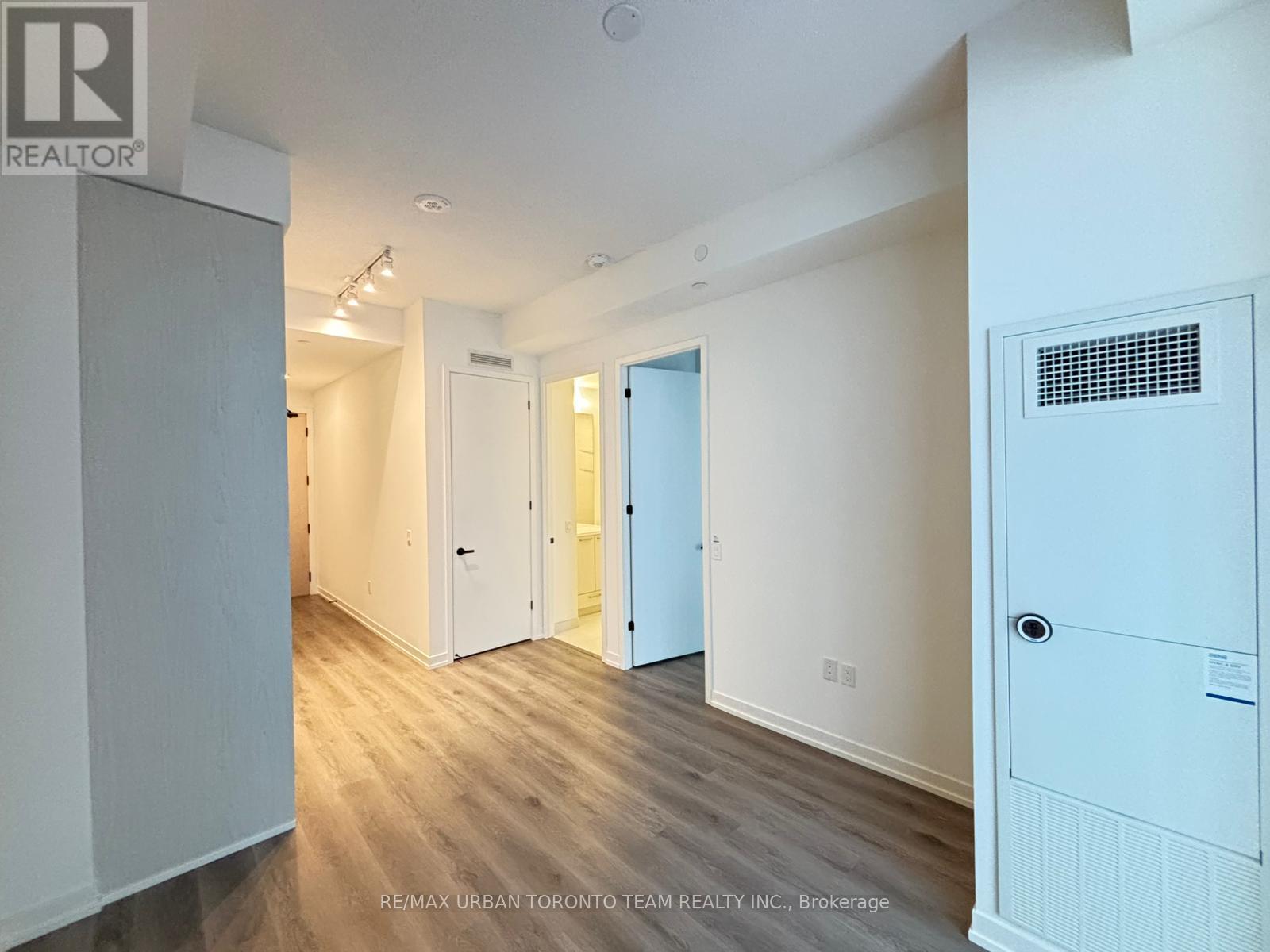 3115 - 28 Interchange Way, Vaughan, Ontario  L4K 0P8 - Photo 2 - N12496436