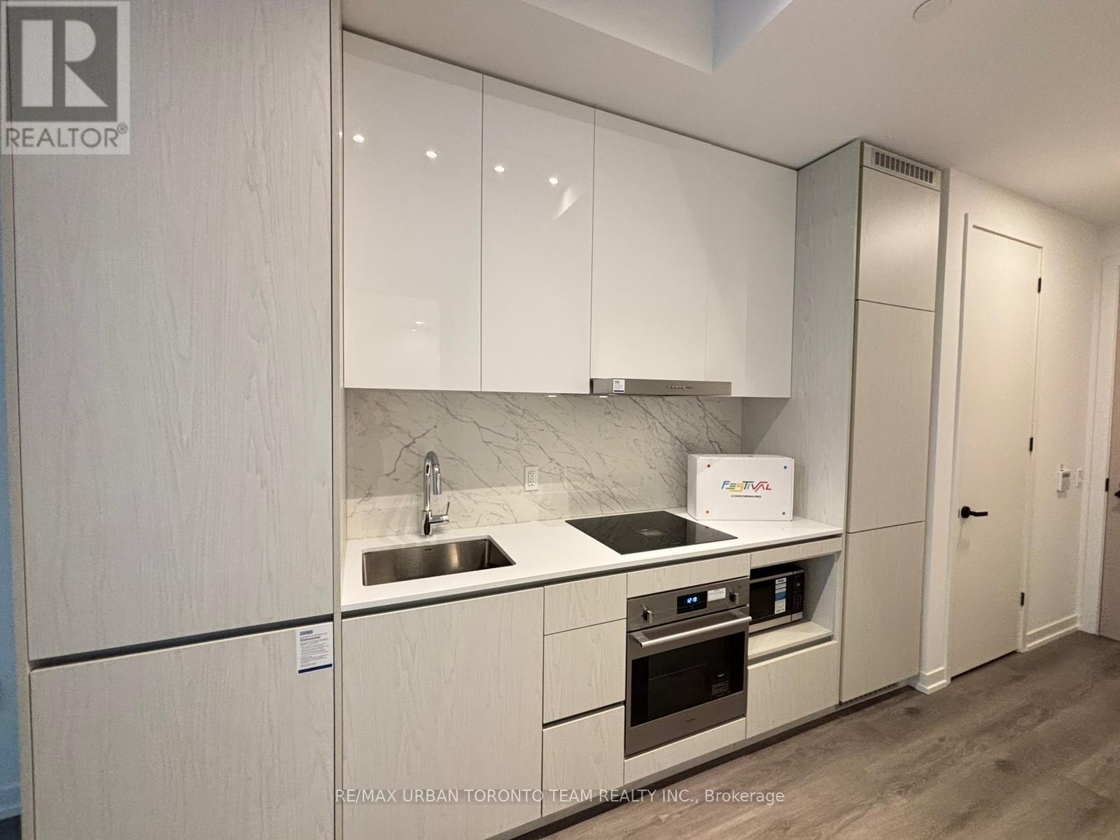 3115 - 28 Interchange Way, Vaughan, Ontario  L4K 0P8 - Photo 3 - N12496436