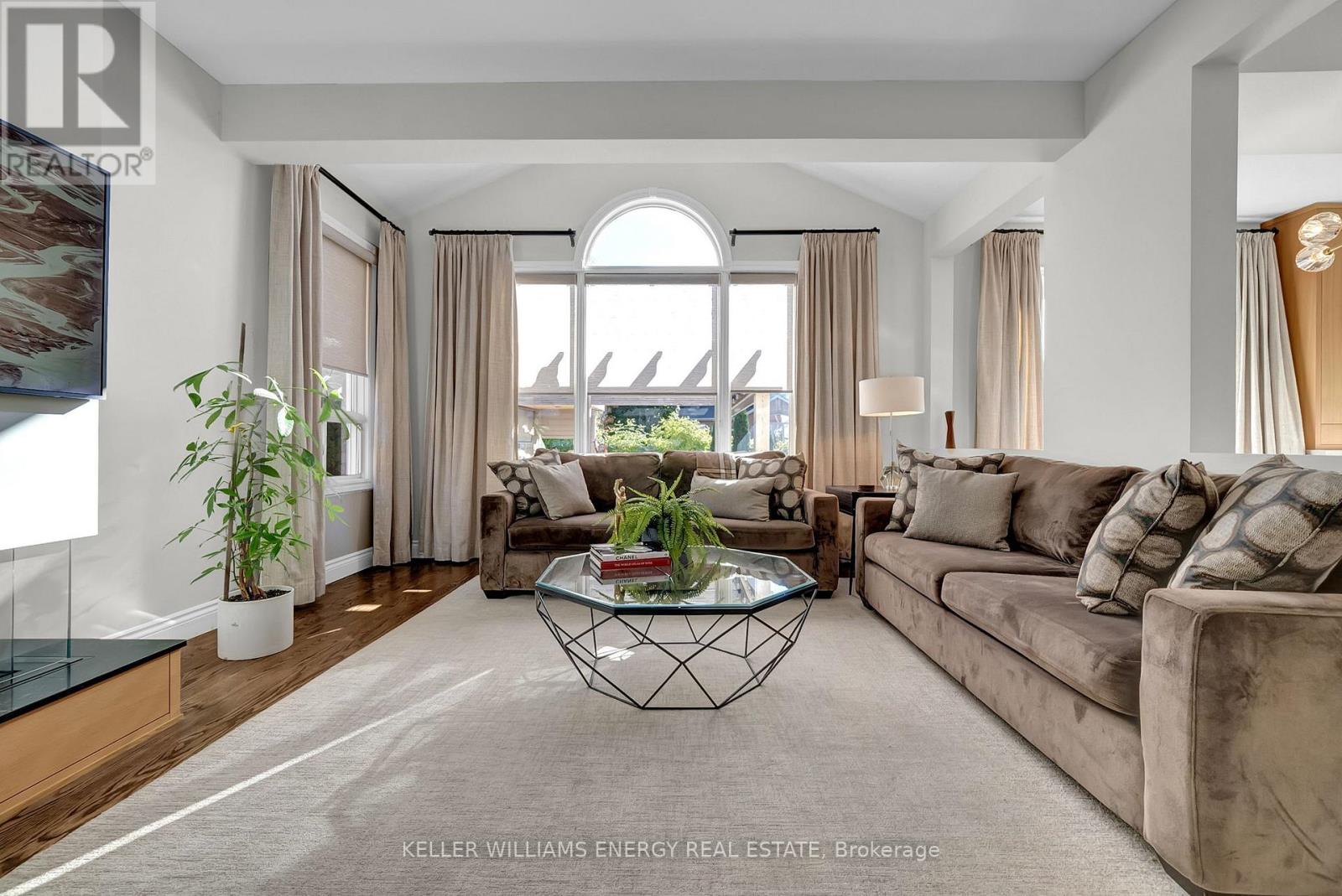 402 Bovin Avenue, Oshawa, Ontario  L1L 0C6 - Photo 9 - E12487550