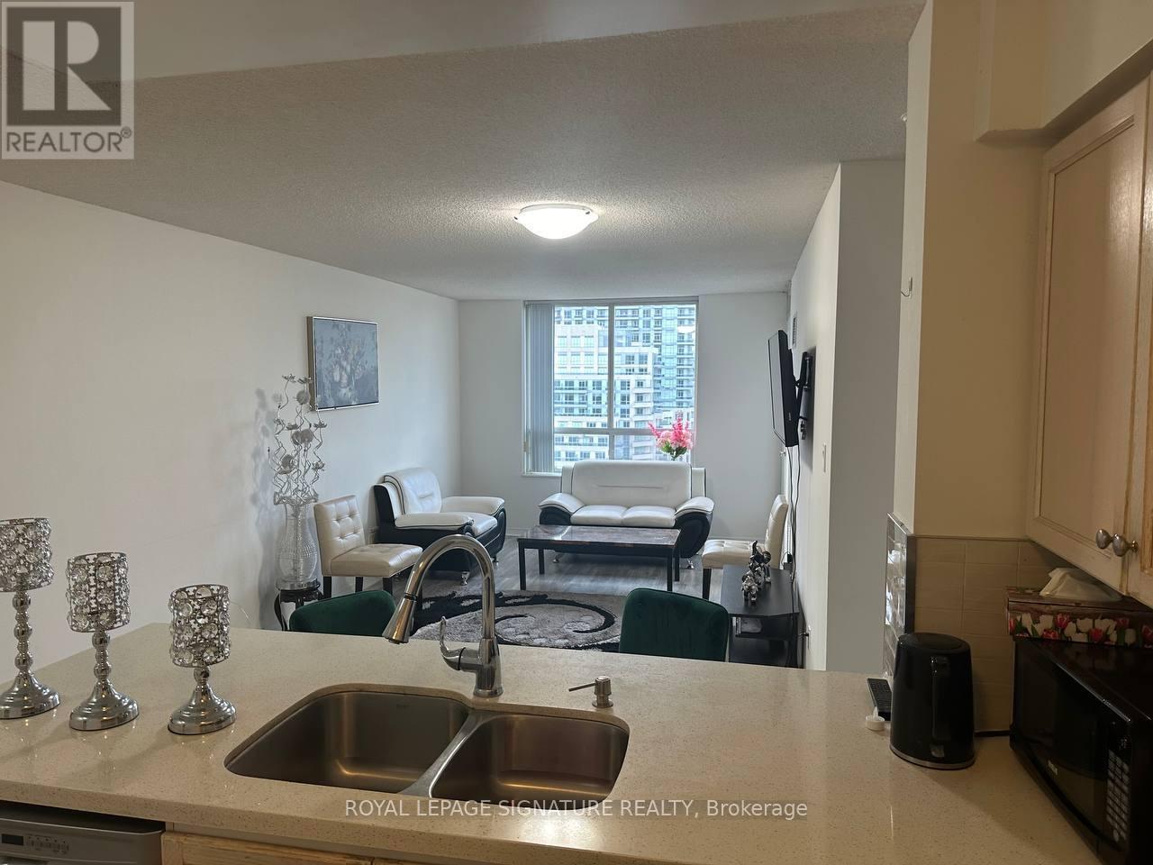 1116 - 29 Northern Heights Drive, Richmond Hill, Ontario  L4B 4L8 - Photo 2 - N12496506