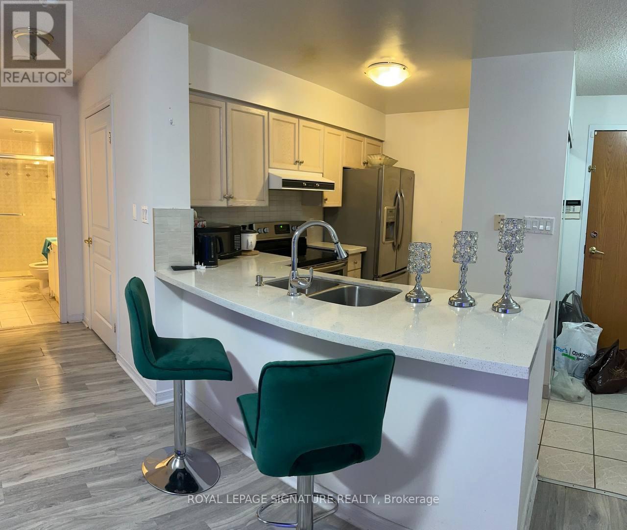 1116 - 29 Northern Heights Drive, Richmond Hill, Ontario  L4B 4L8 - Photo 3 - N12496506