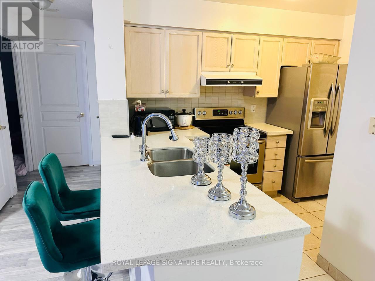 1116 - 29 Northern Heights Drive, Richmond Hill, Ontario  L4B 4L8 - Photo 4 - N12496506