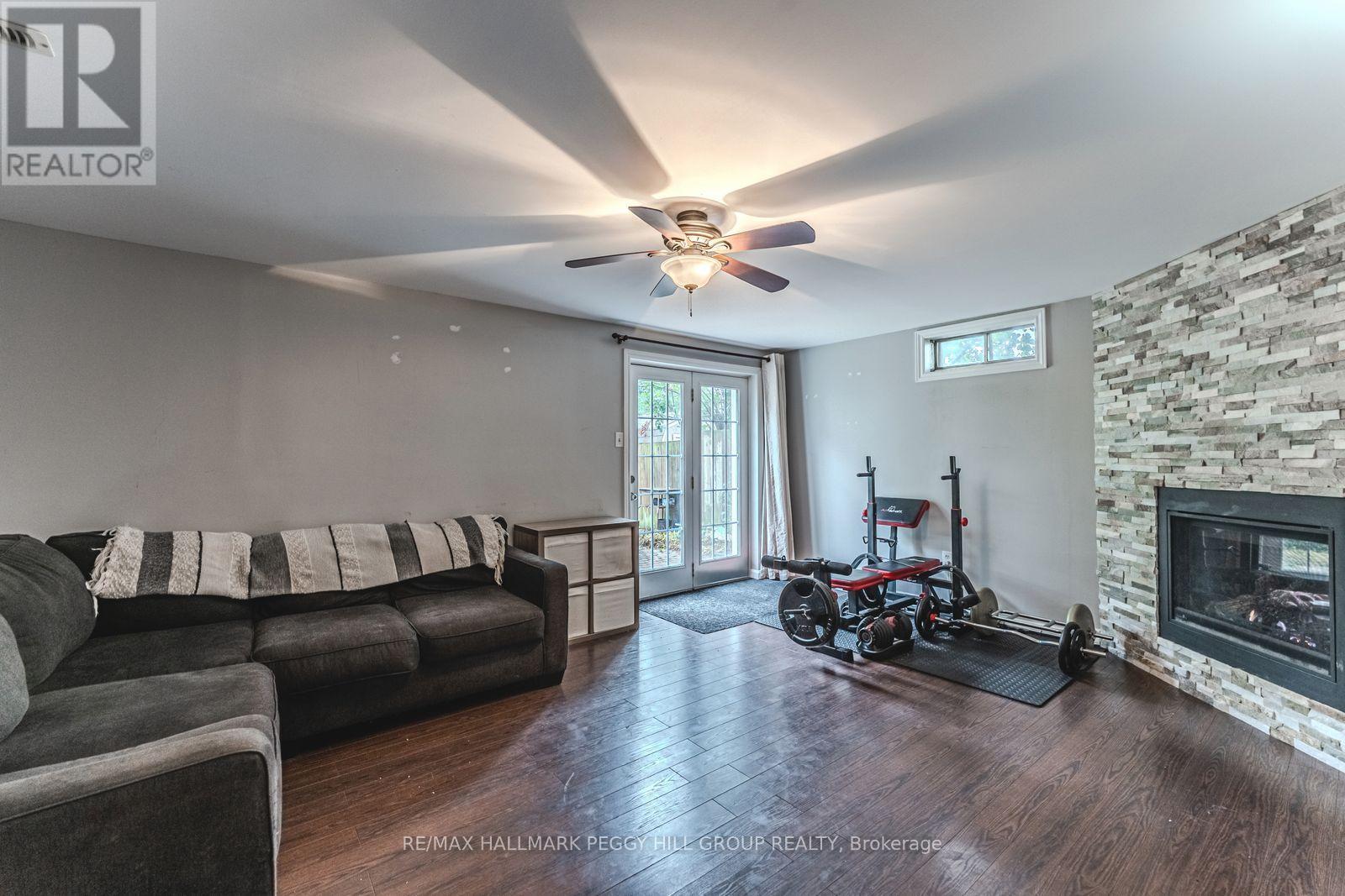 69 Fox Run, Barrie (Letitia Heights), Ontario  L4N 5L6 - Photo 4 - S12496312