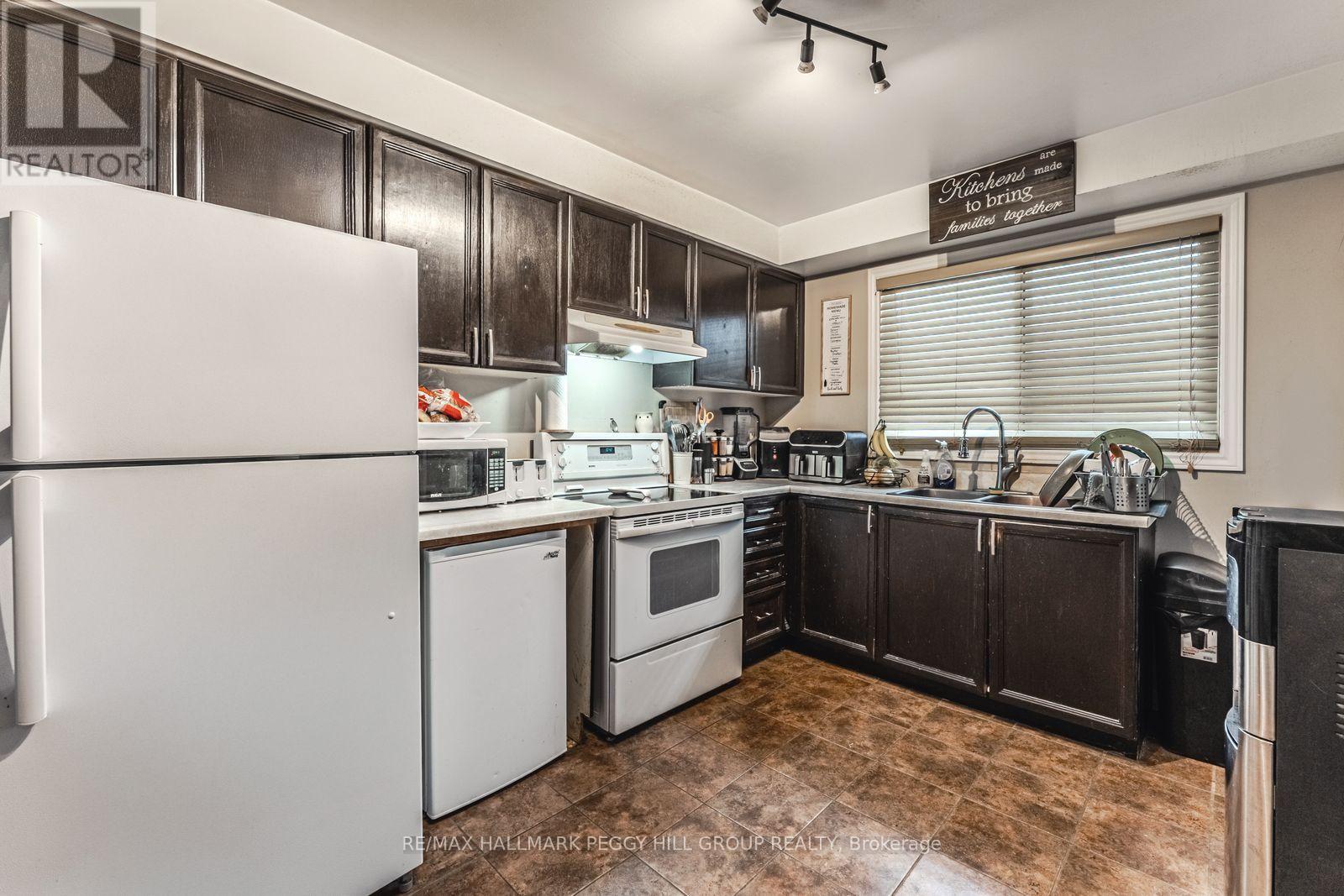 69 Fox Run, Barrie (Letitia Heights), Ontario  L4N 5L6 - Photo 6 - S12496312