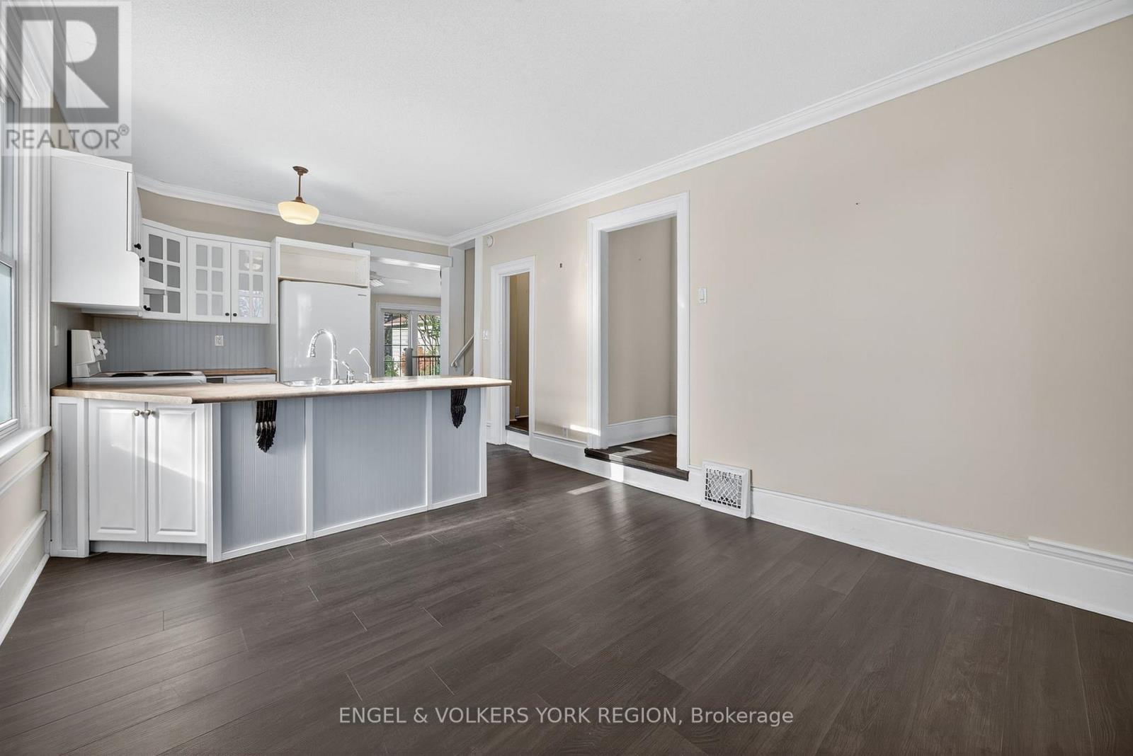 52 Parkside Drive, Barrie, Ontario  L4N 1W9 - Photo 10 - S12496352