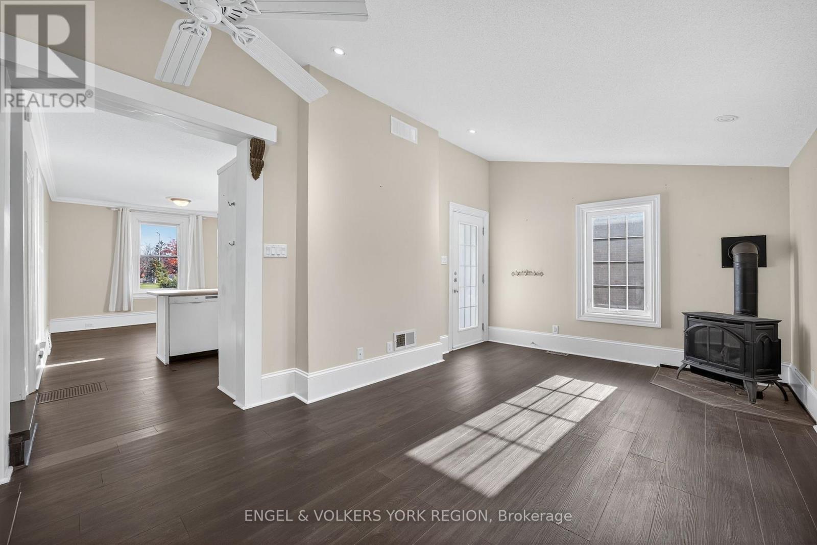 52 Parkside Drive, Barrie, Ontario  L4N 1W9 - Photo 15 - S12496352