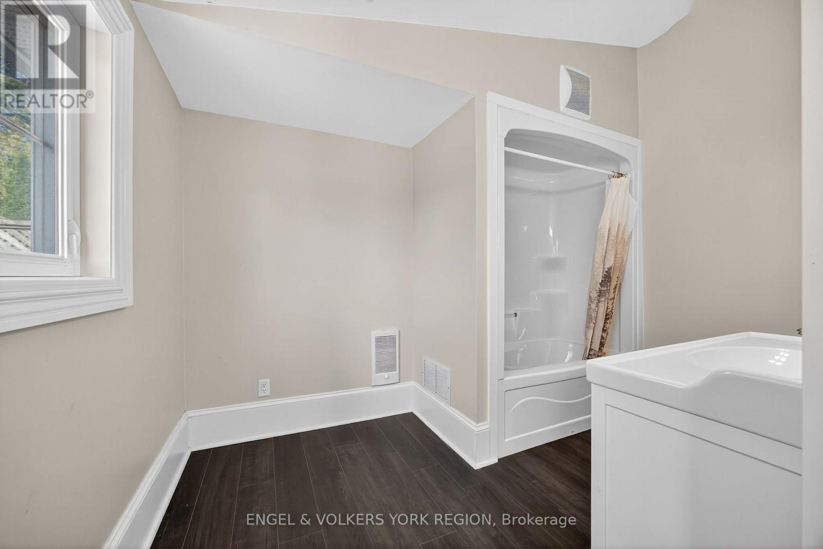 52 Parkside Drive, Barrie, Ontario  L4N 1W9 - Photo 17 - S12496352