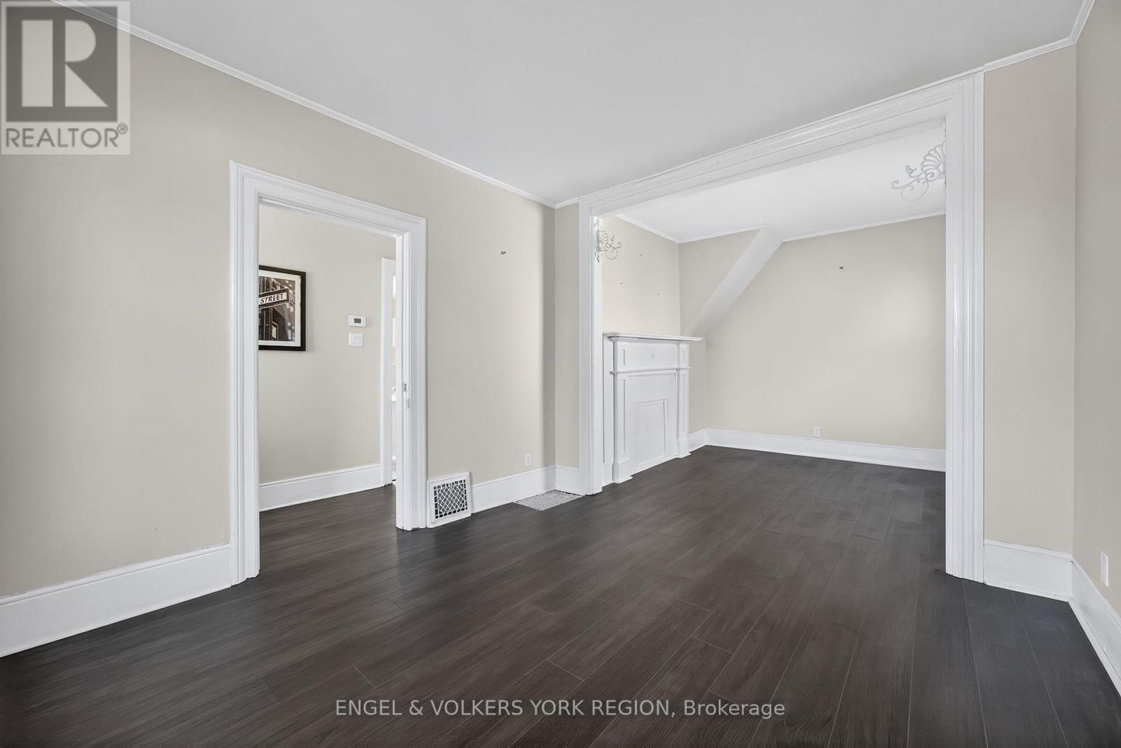 52 Parkside Drive, Barrie, Ontario  L4N 1W9 - Photo 5 - S12496352