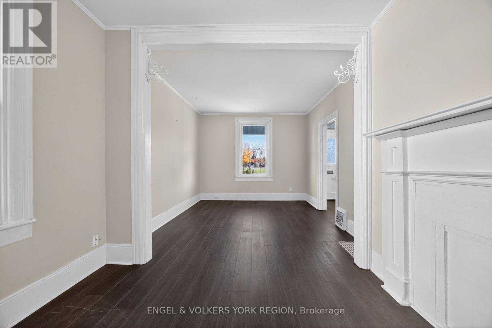 52 Parkside Drive, Barrie, Ontario  L4N 1W9 - Photo 7 - S12496352