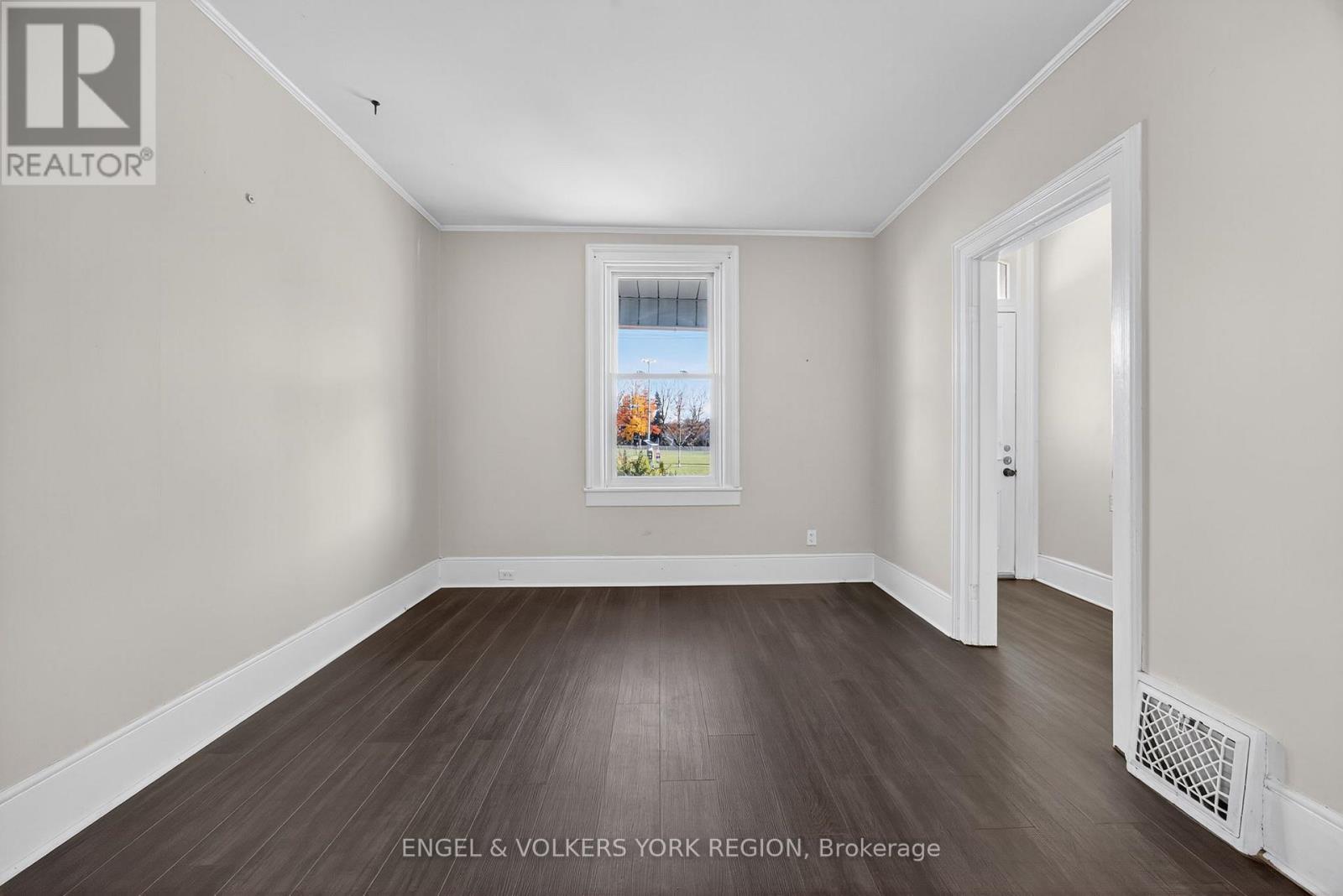 52 Parkside Drive, Barrie, Ontario  L4N 1W9 - Photo 8 - S12496352