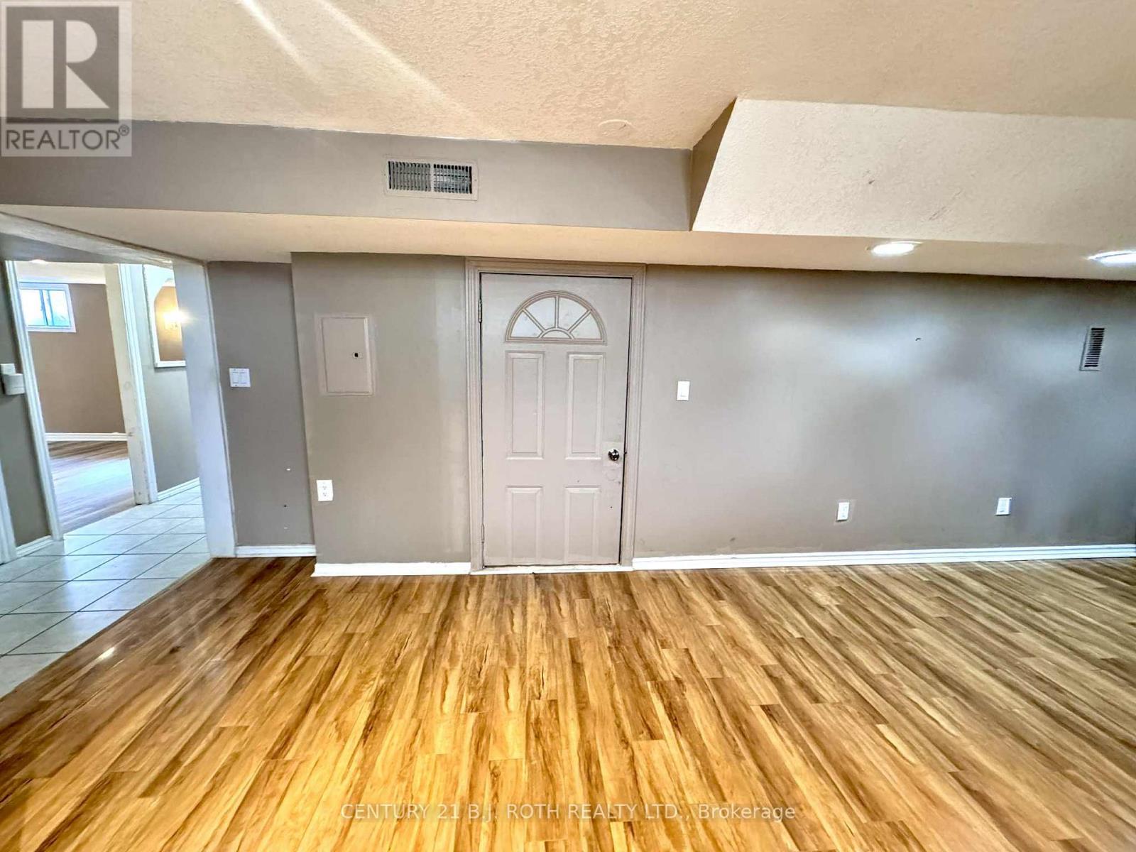 Lower - 141 Gunn Street, Barrie, Ontario  L4M 2H6 - Photo 10 - S12496358