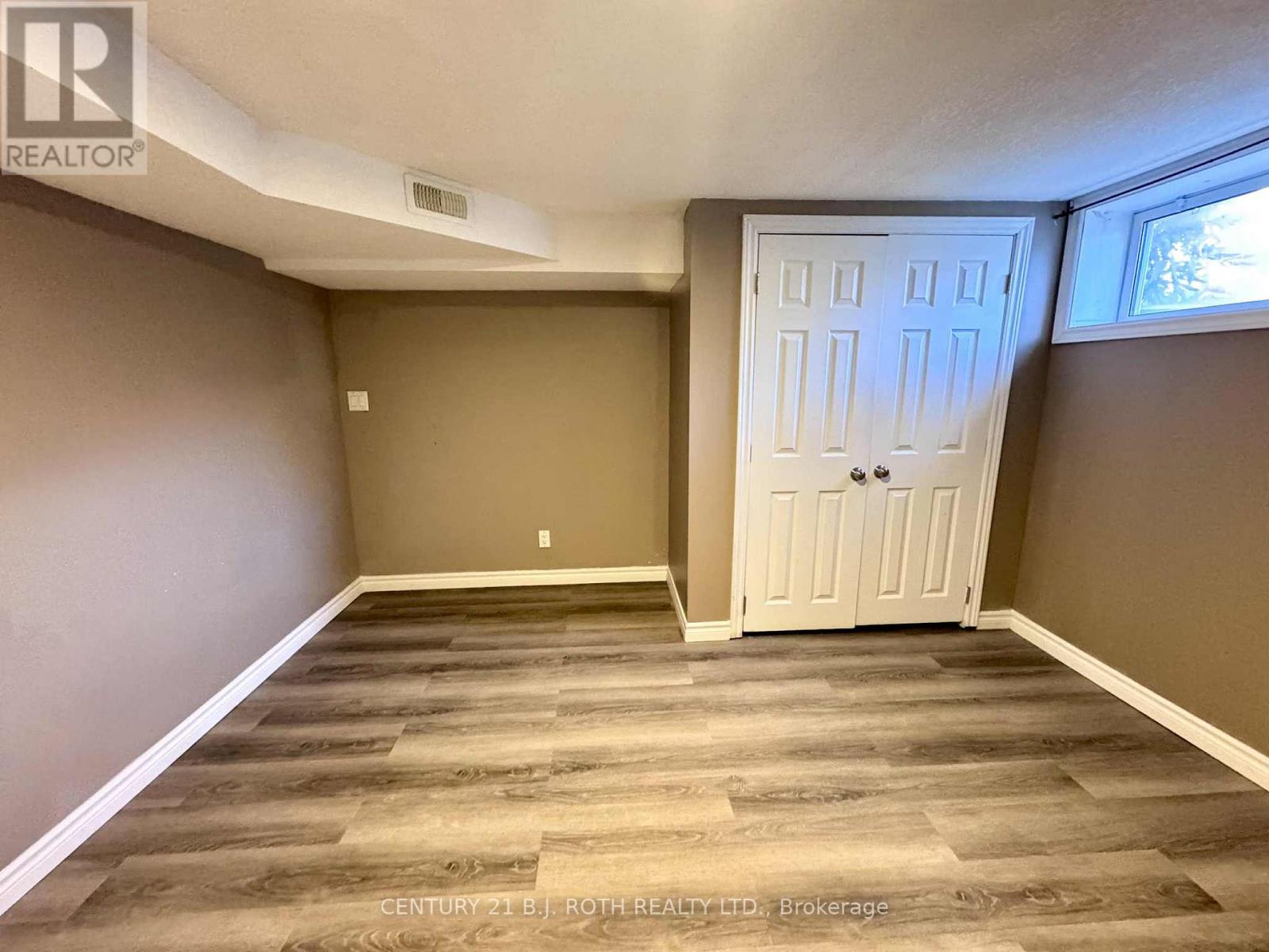 Lower - 141 Gunn Street, Barrie, Ontario  L4M 2H6 - Photo 12 - S12496358