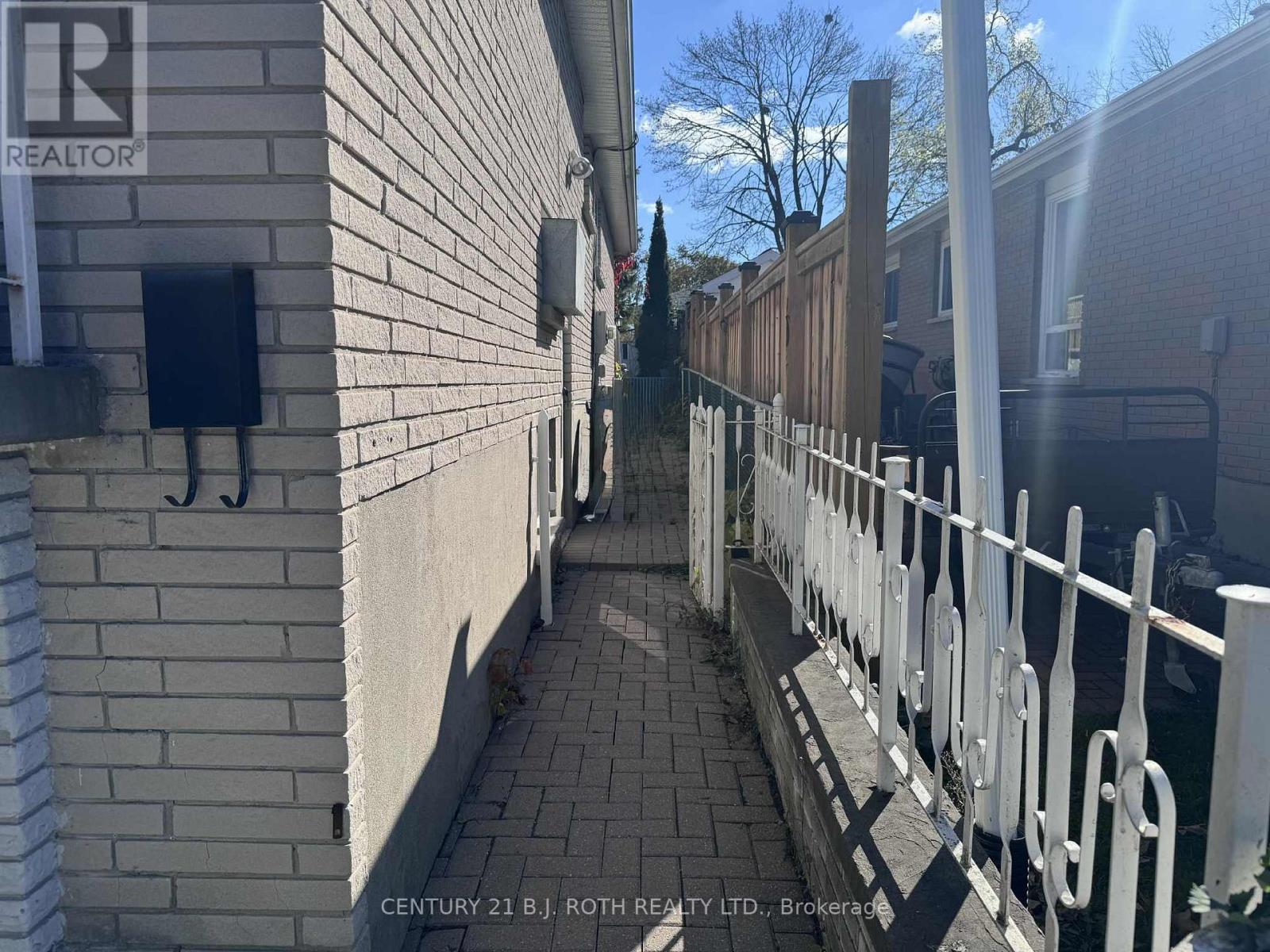 Lower - 141 Gunn Street, Barrie, Ontario  L4M 2H6 - Photo 2 - S12496358