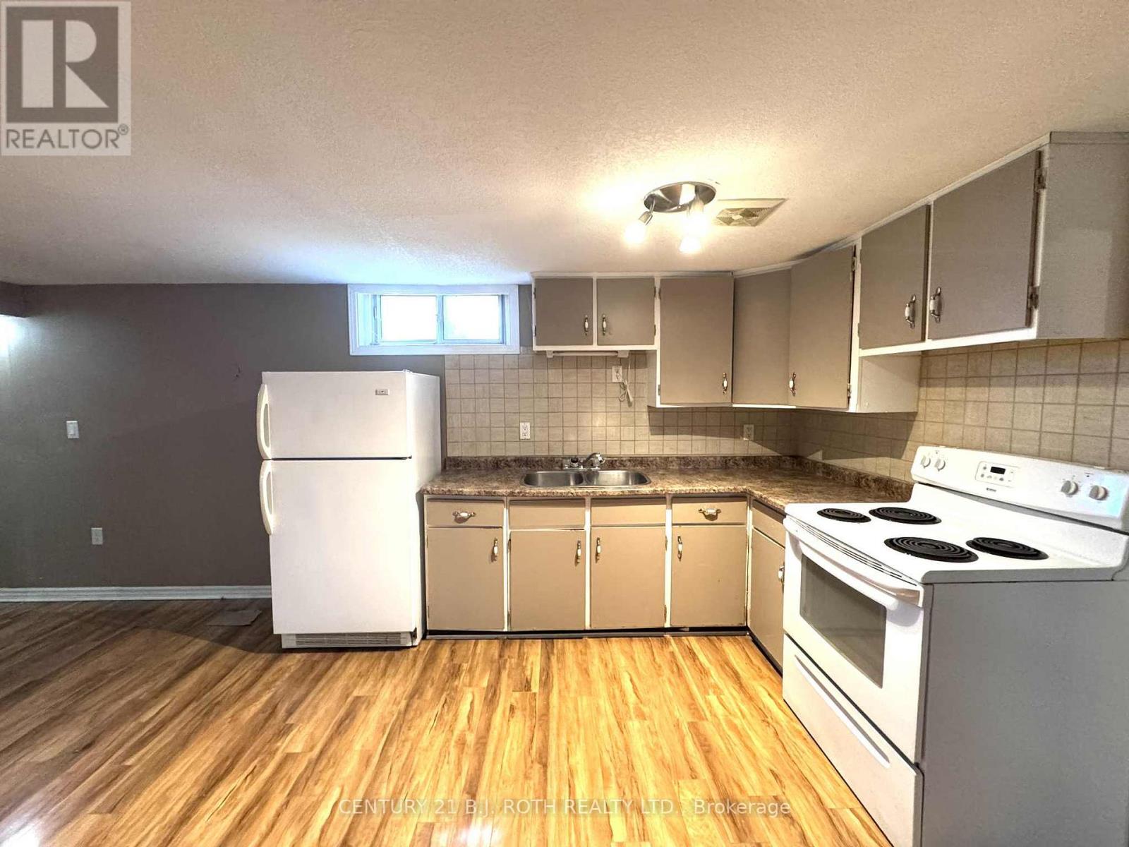 Lower - 141 Gunn Street, Barrie, Ontario  L4M 2H6 - Photo 8 - S12496358